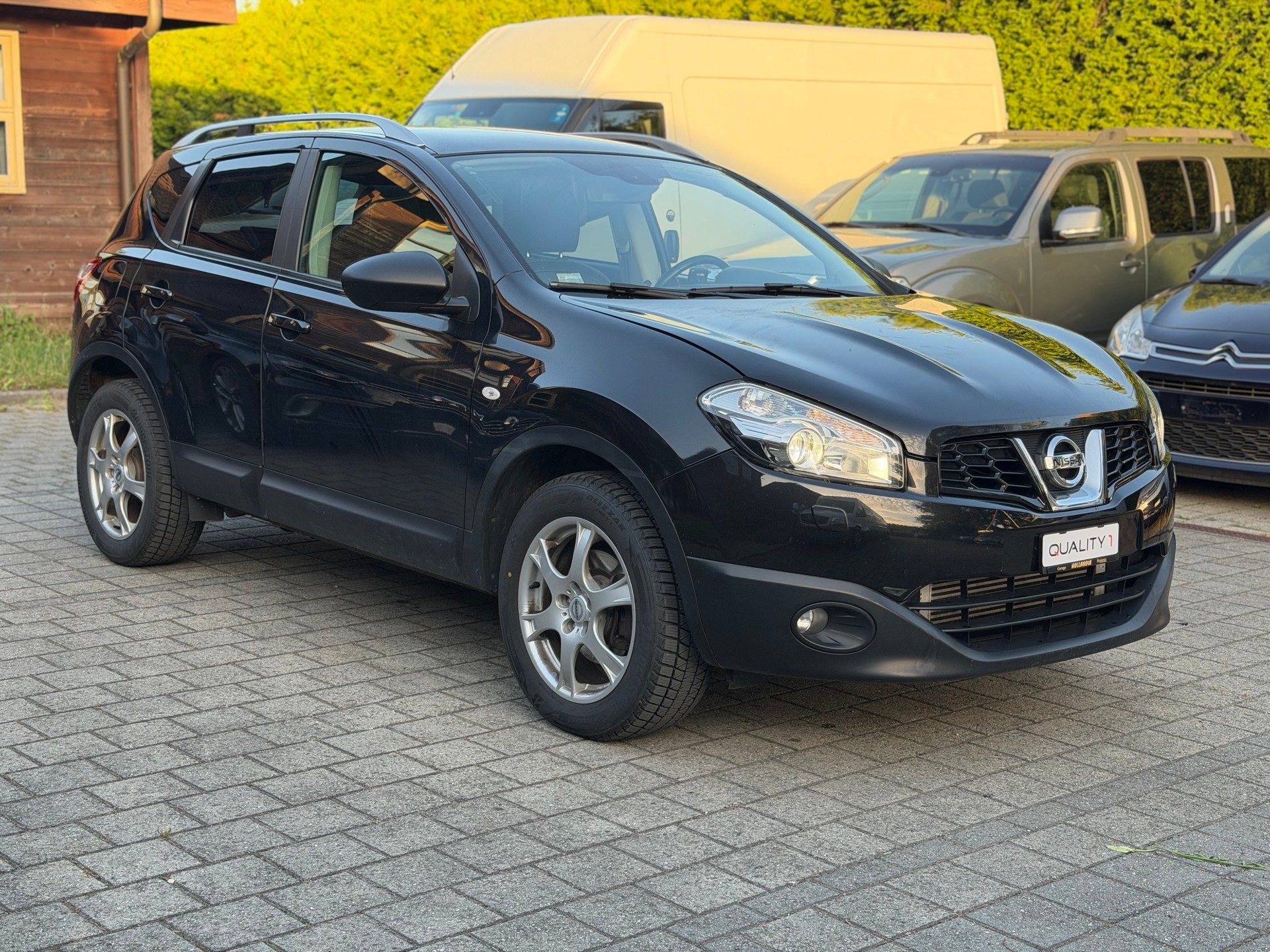 NISSAN Qashqai 2.0 dCi 4WD acenta-image-2