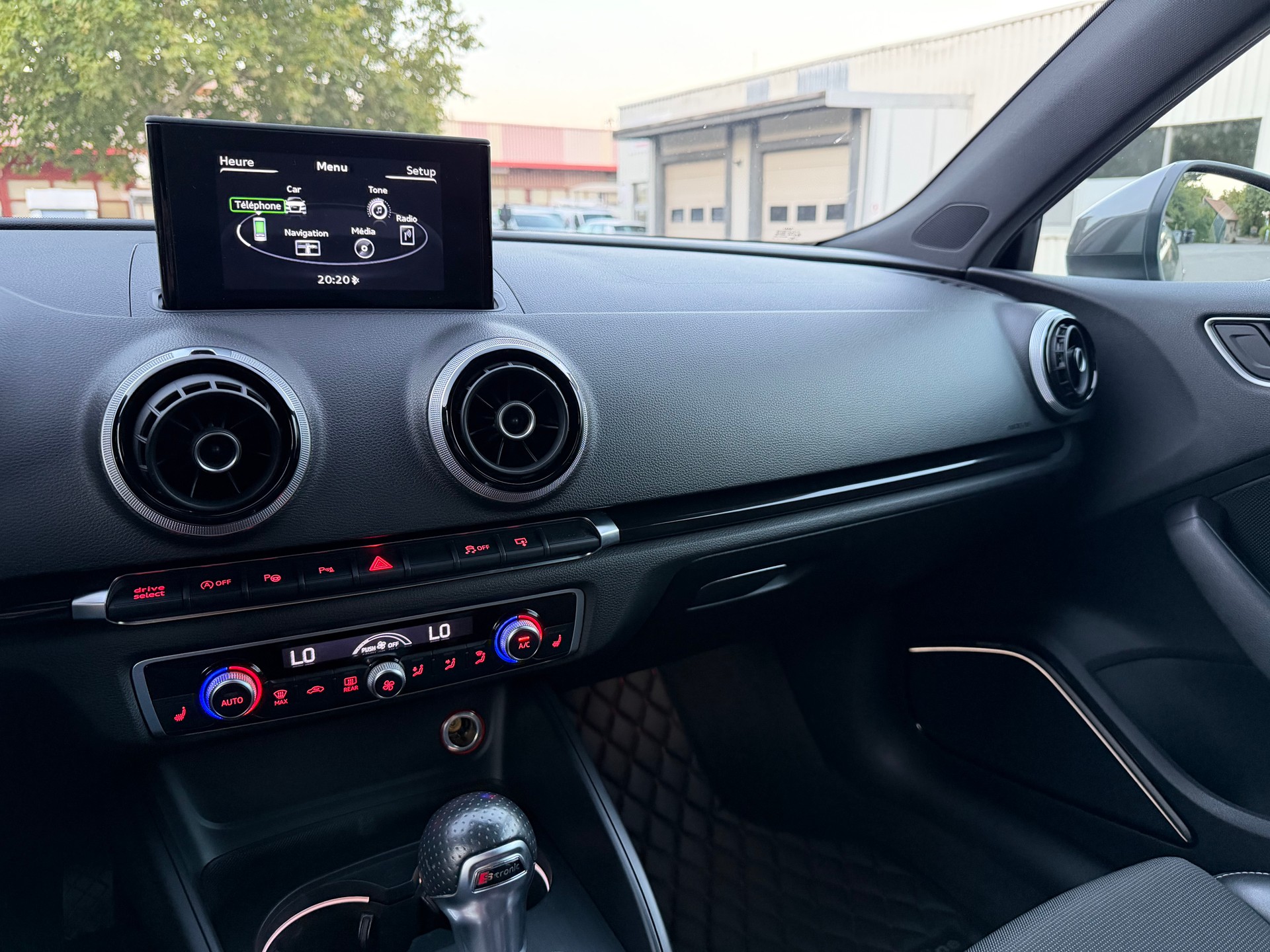 AUDI A3 Sportback 1.4 TFSI Attraction S-tronic-image-10