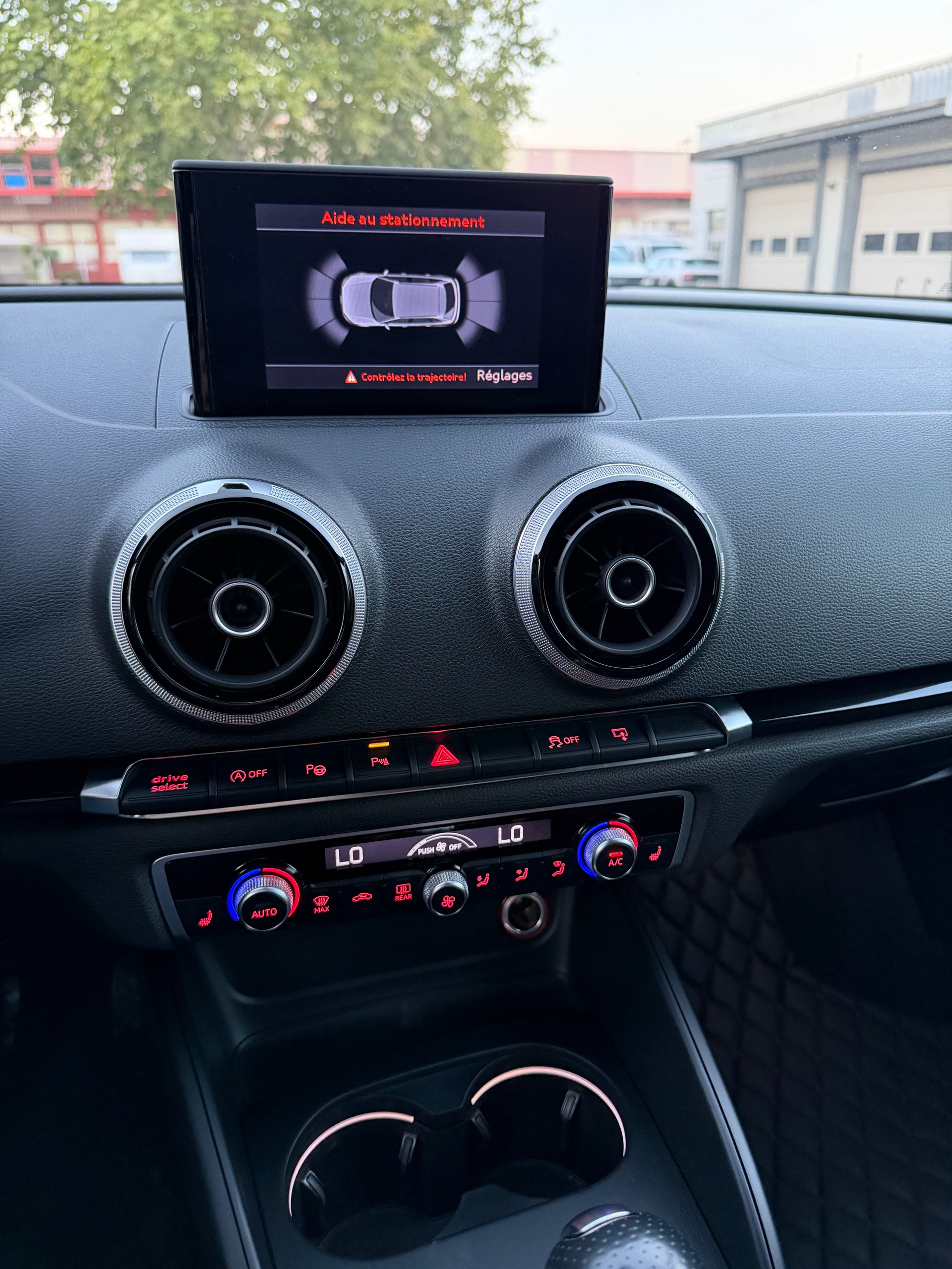 AUDI A3 Sportback 1.4 TFSI Attraction S-tronic-image-11
