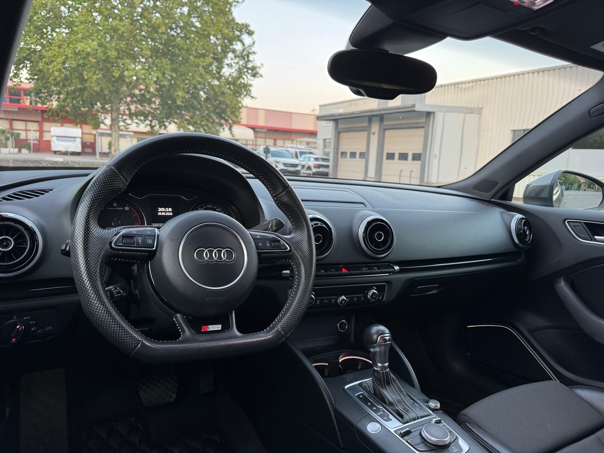 AUDI A3 Sportback 1.4 TFSI Attraction S-tronic-image-9