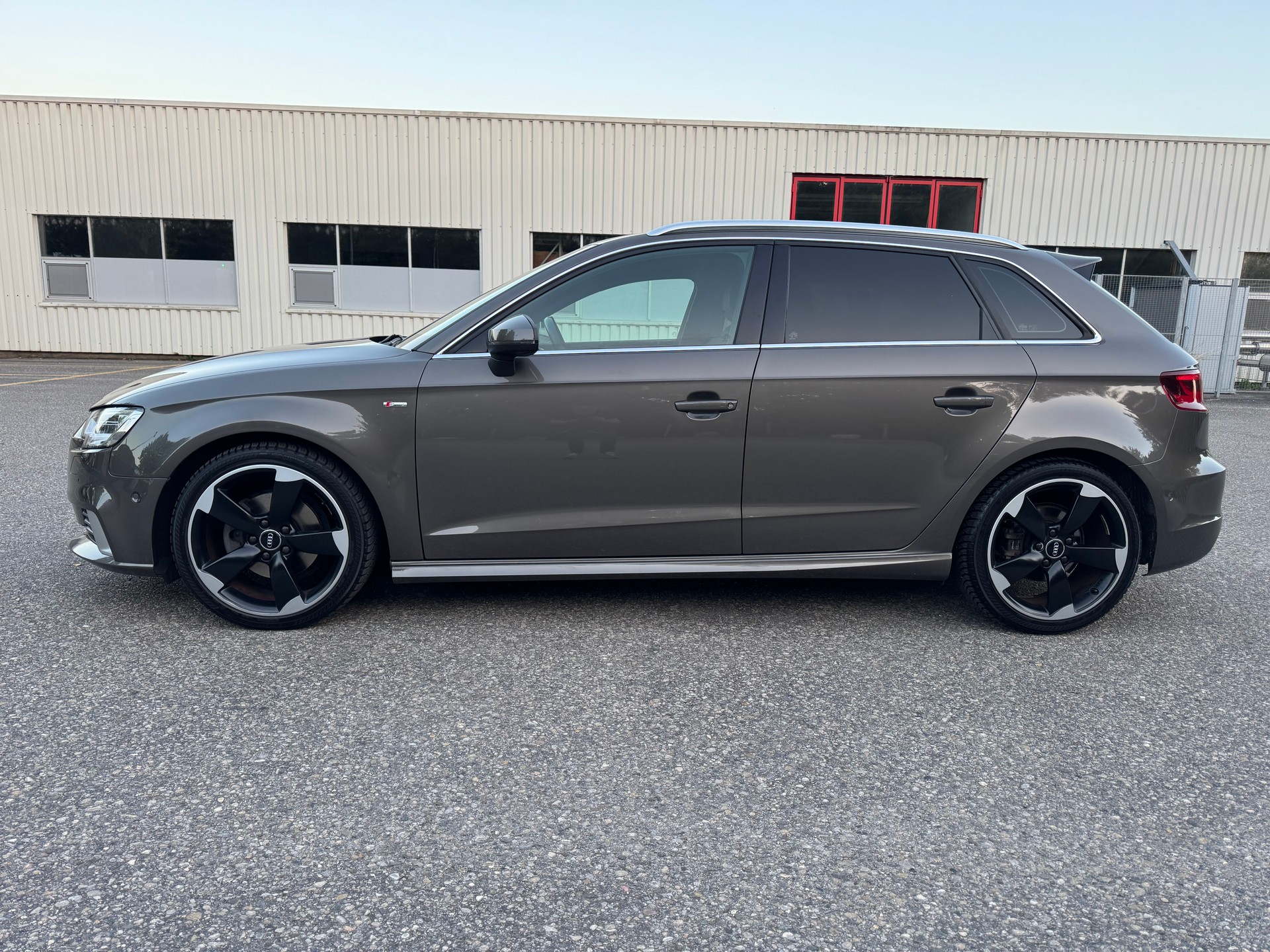 AUDI A3 Sportback 1.4 TFSI Attraction S-tronic-image-2
