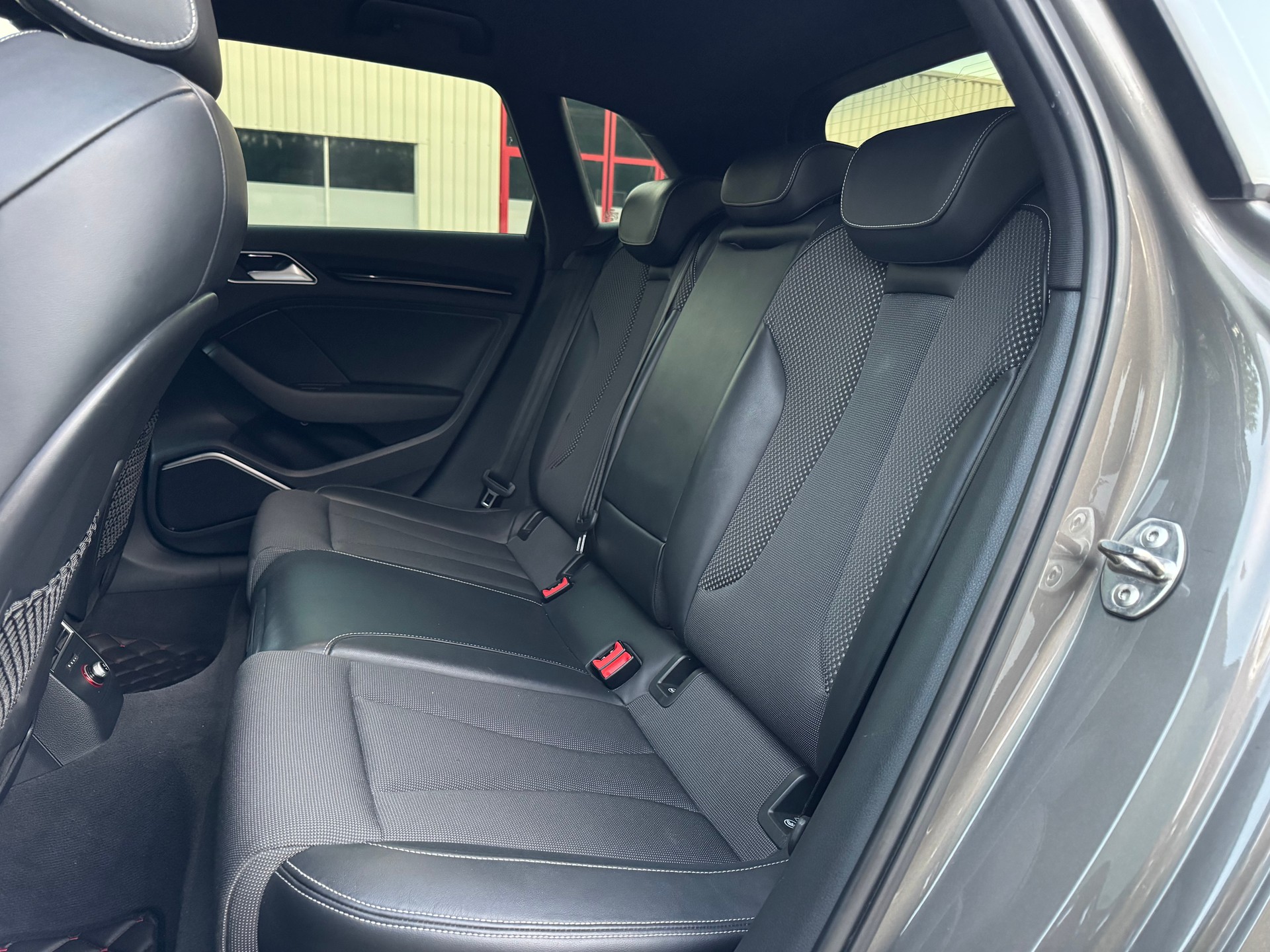 AUDI A3 Sportback 1.4 TFSI Attraction S-tronic-image-8