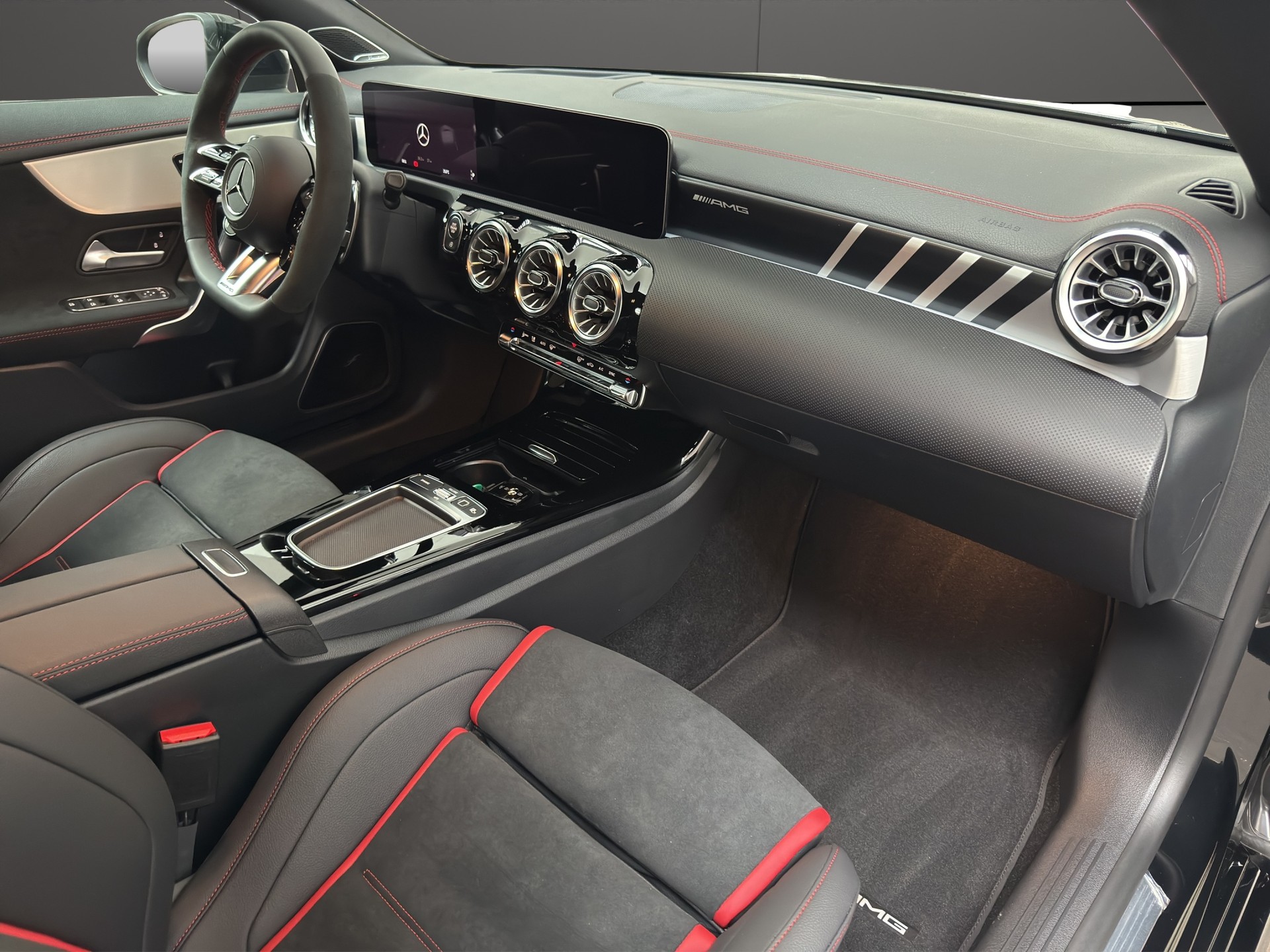 MERCEDES-BENZ CLA 45 S AMG 4Matic+ 8G-DCT-image-13