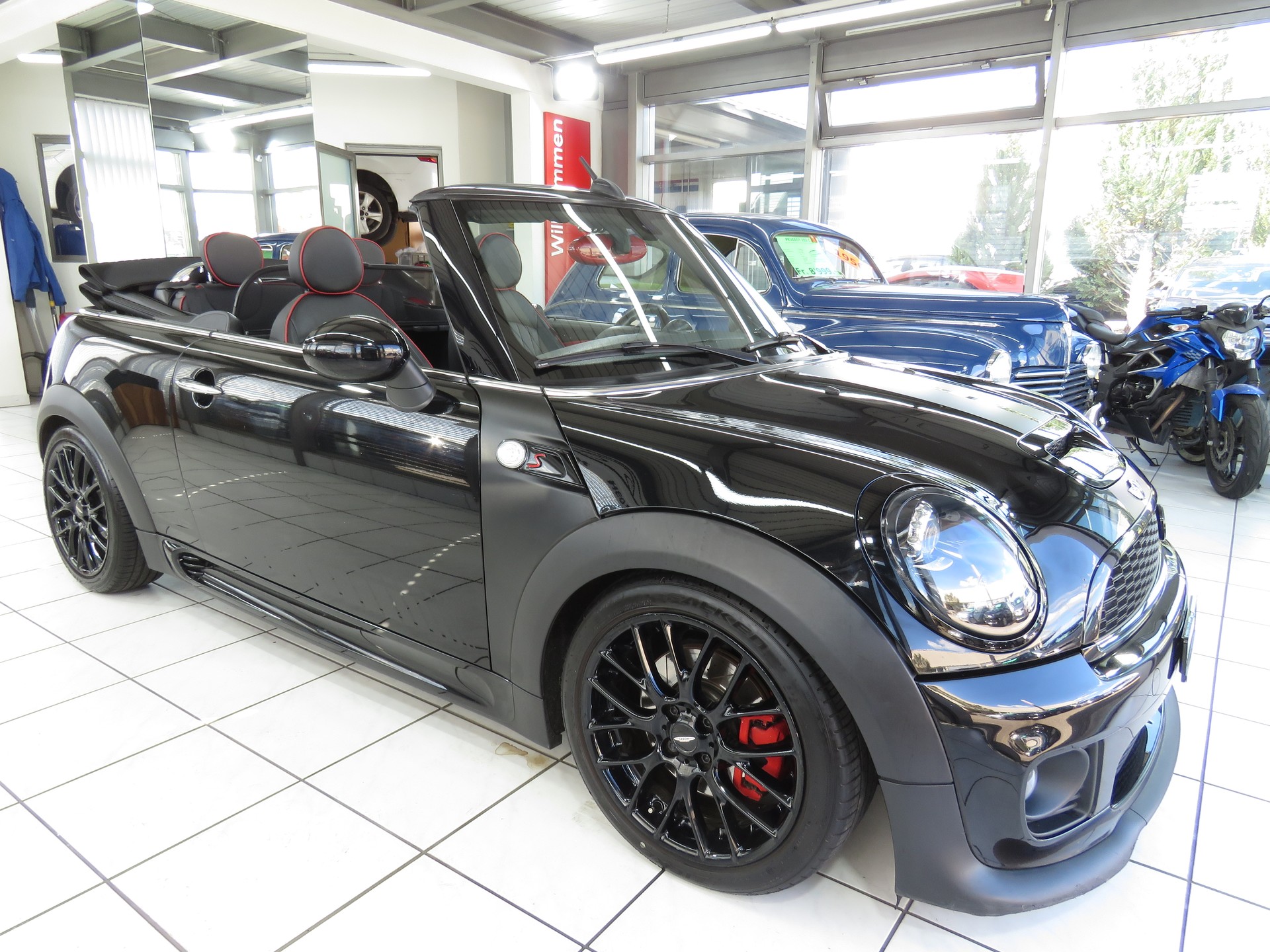 MINI Cooper S Cabriolet-image-2