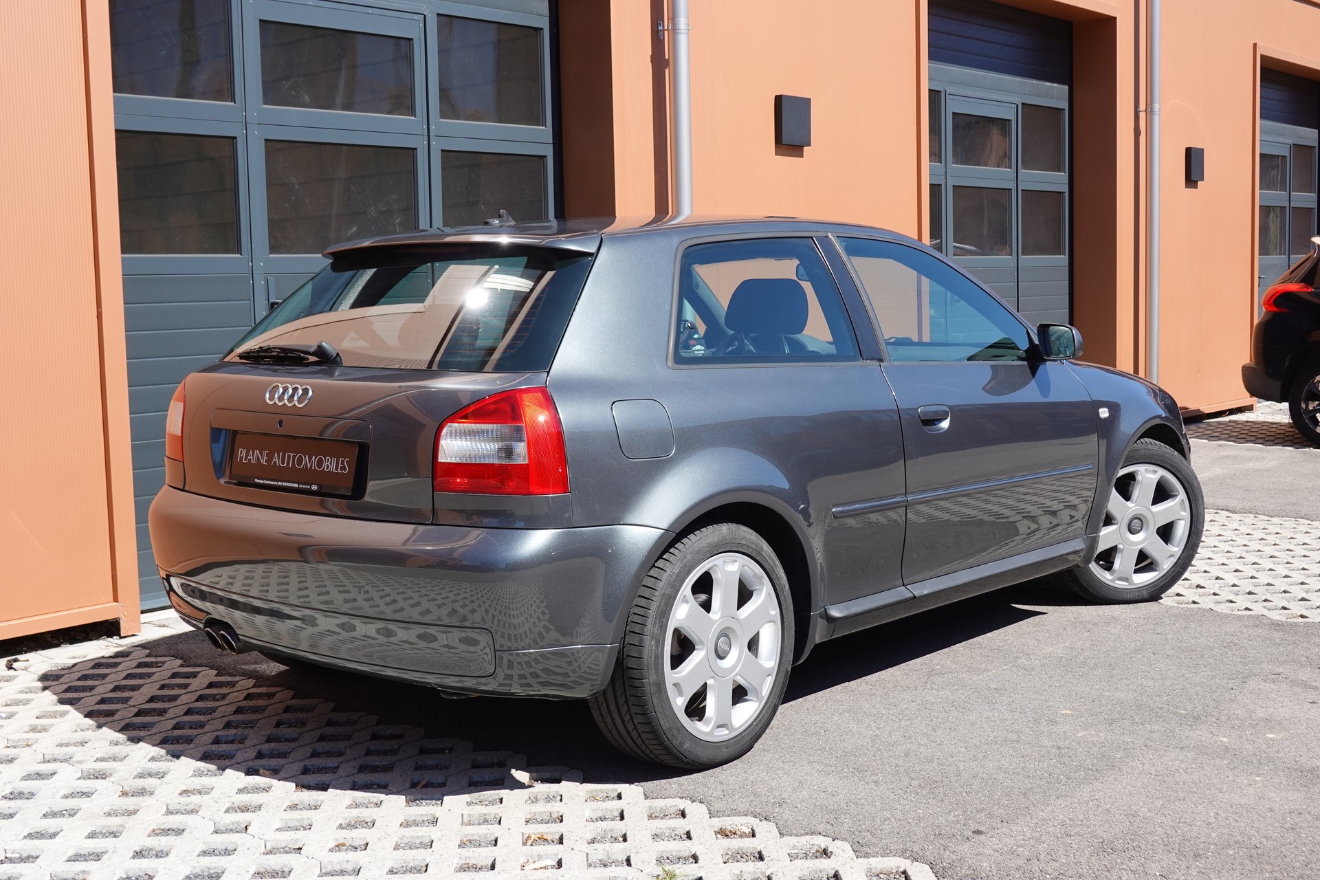 AUDI S3 quattro * Véhicule CH * Intérieur Cuir * 100% d'origine * Tempomat * Son BOSE * Jantes 18 * Sièges électriques *-image-6