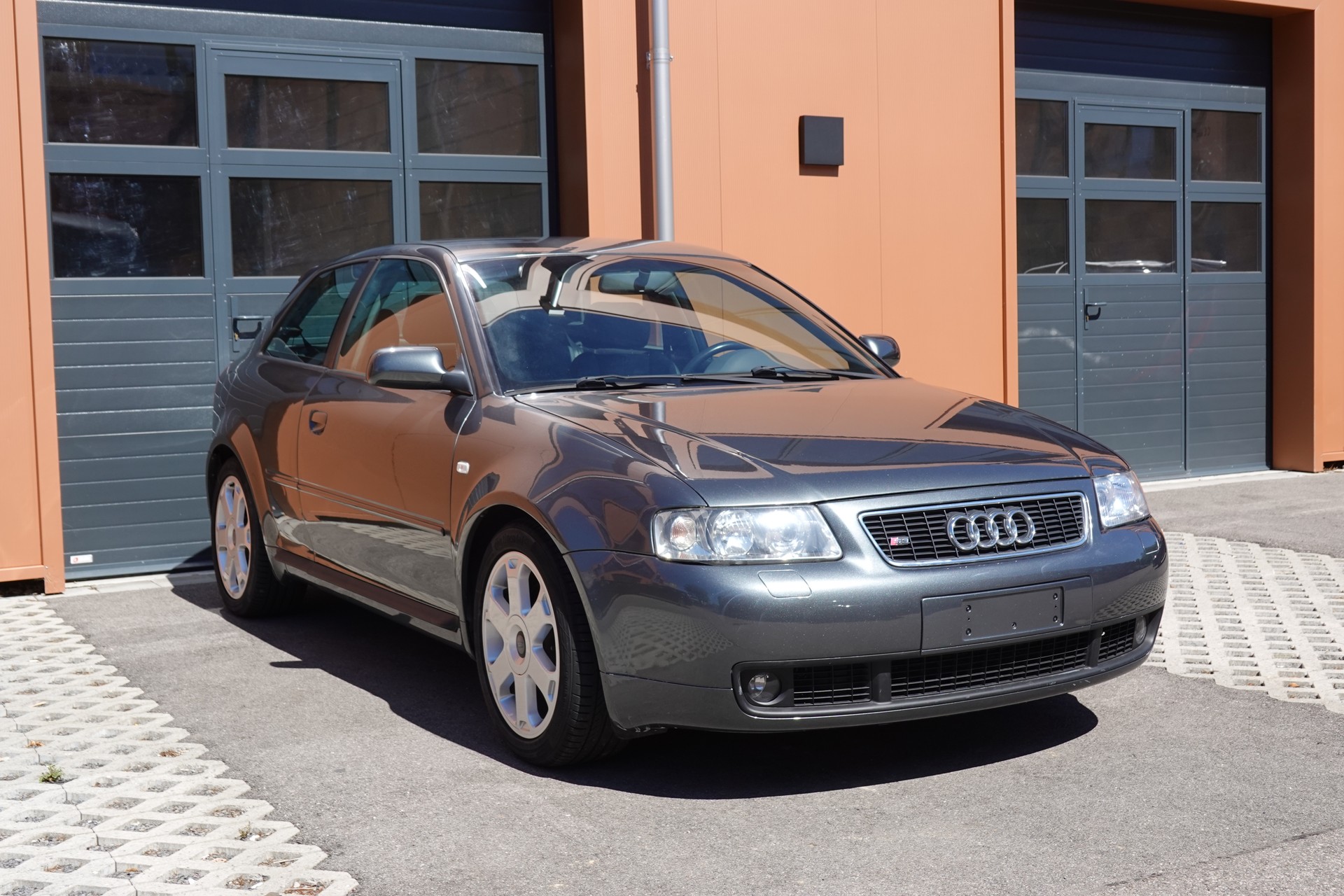 AUDI S3 quattro * Véhicule CH * Intérieur Cuir * 100% d'origine * Tempomat * Son BOSE * Jantes 18 * Sièges électriques *-image-2