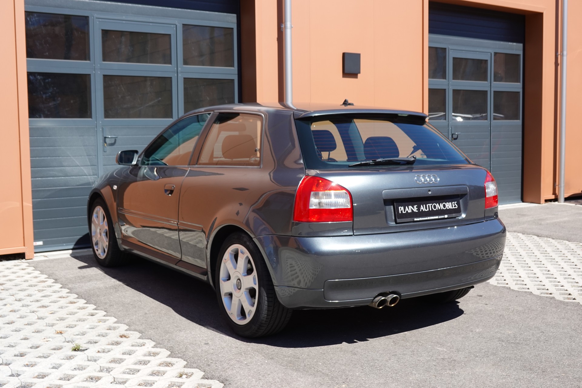AUDI S3 quattro * Véhicule CH * Intérieur Cuir * 100% d'origine * Tempomat * Son BOSE * Jantes 18 * Sièges électriques *-image-9