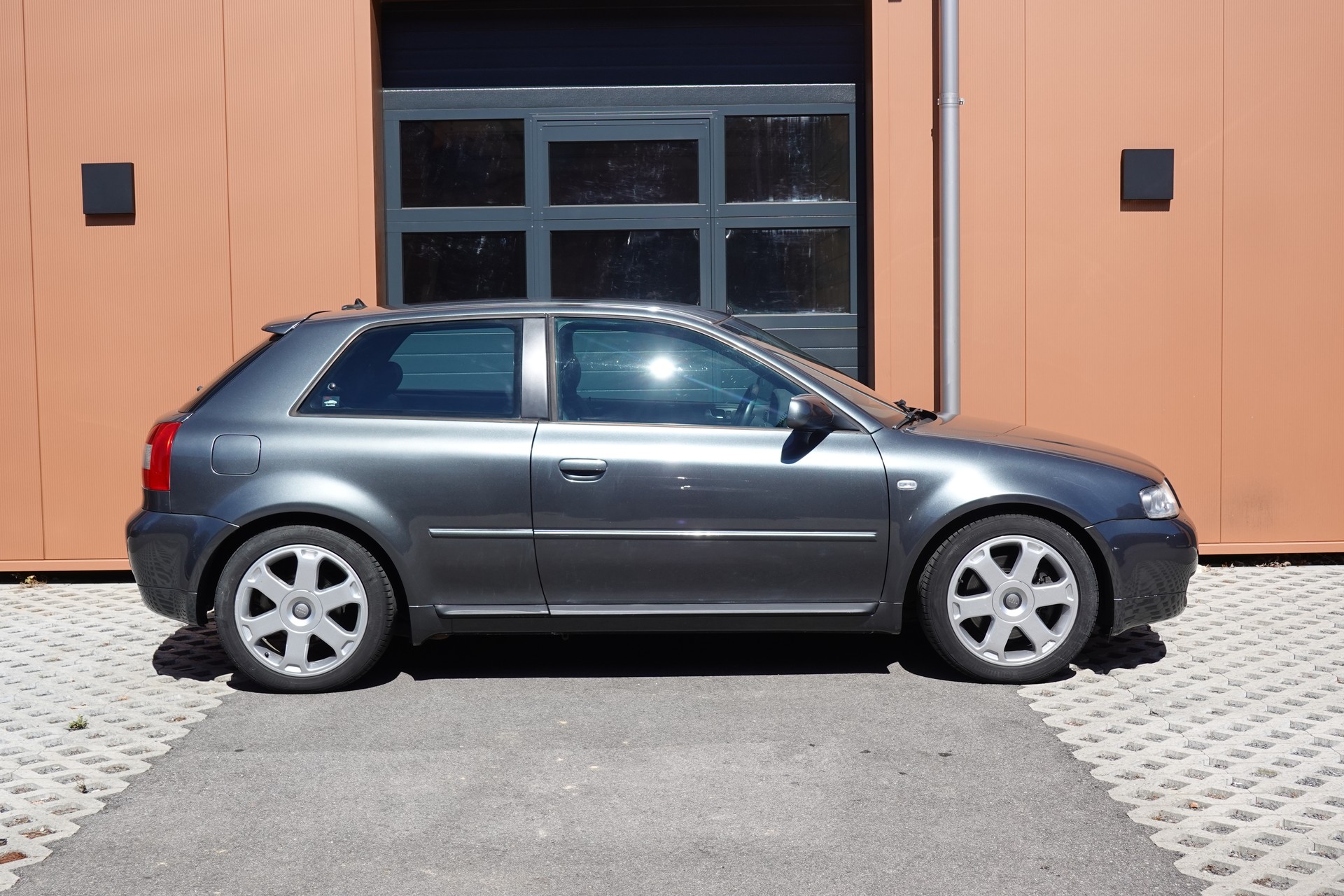 AUDI S3 quattro * Véhicule CH * Intérieur Cuir * 100% d'origine * Tempomat * Son BOSE * Jantes 18 * Sièges électriques *-image-3