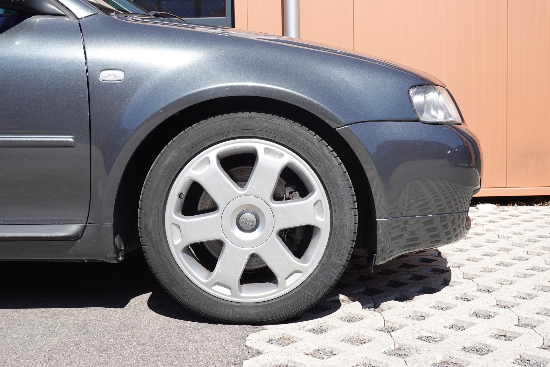 AUDI S3 quattro * Véhicule CH * Intérieur Cuir * 100% d'origine * Tempomat * Son BOSE * Jantes 18 * Sièges électriques *-image-4