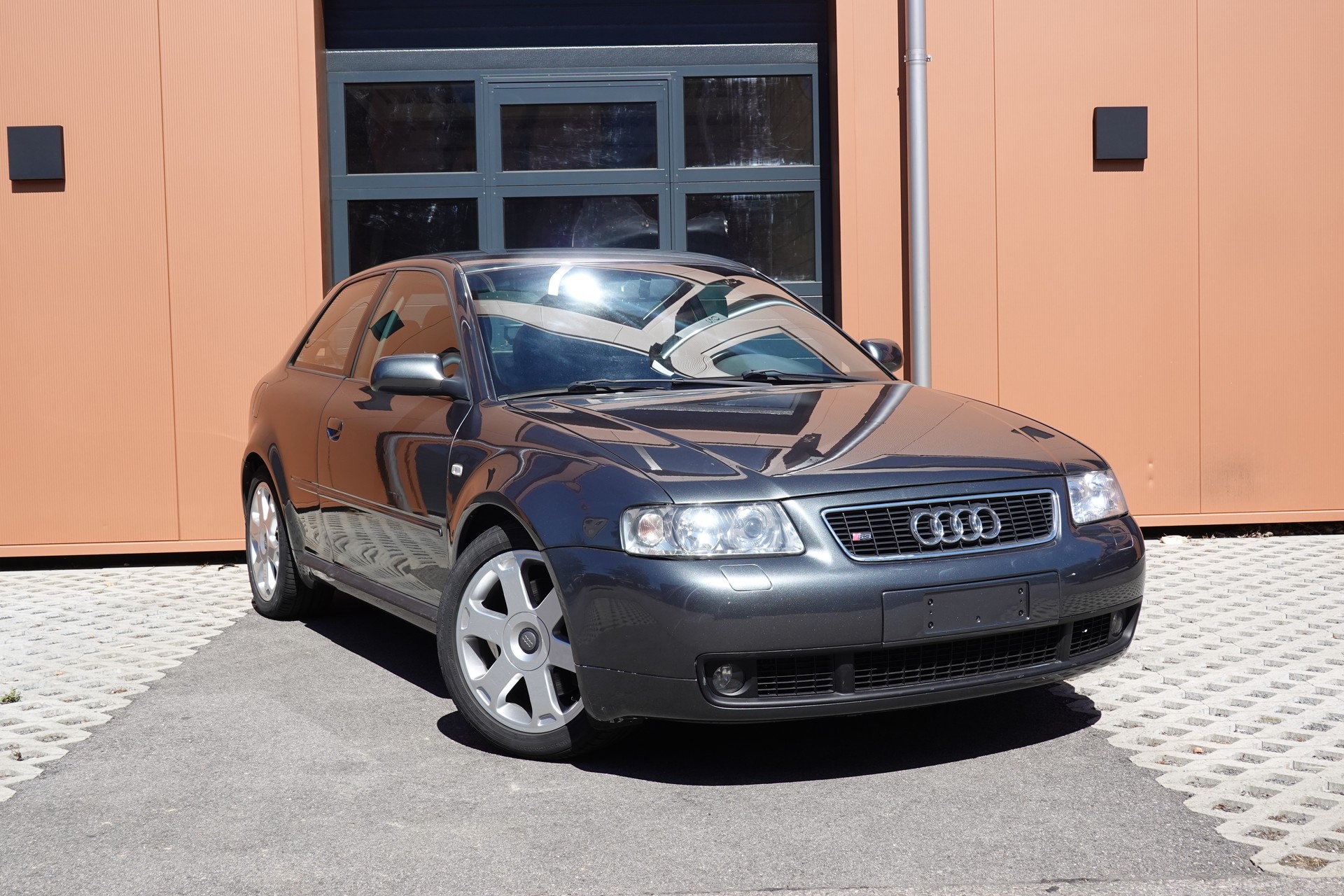 AUDI S3 quattro * Véhicule CH * Intérieur Cuir * 100% d'origine * Tempomat * Son BOSE * Jantes 18 * Sièges électriques *-image-0