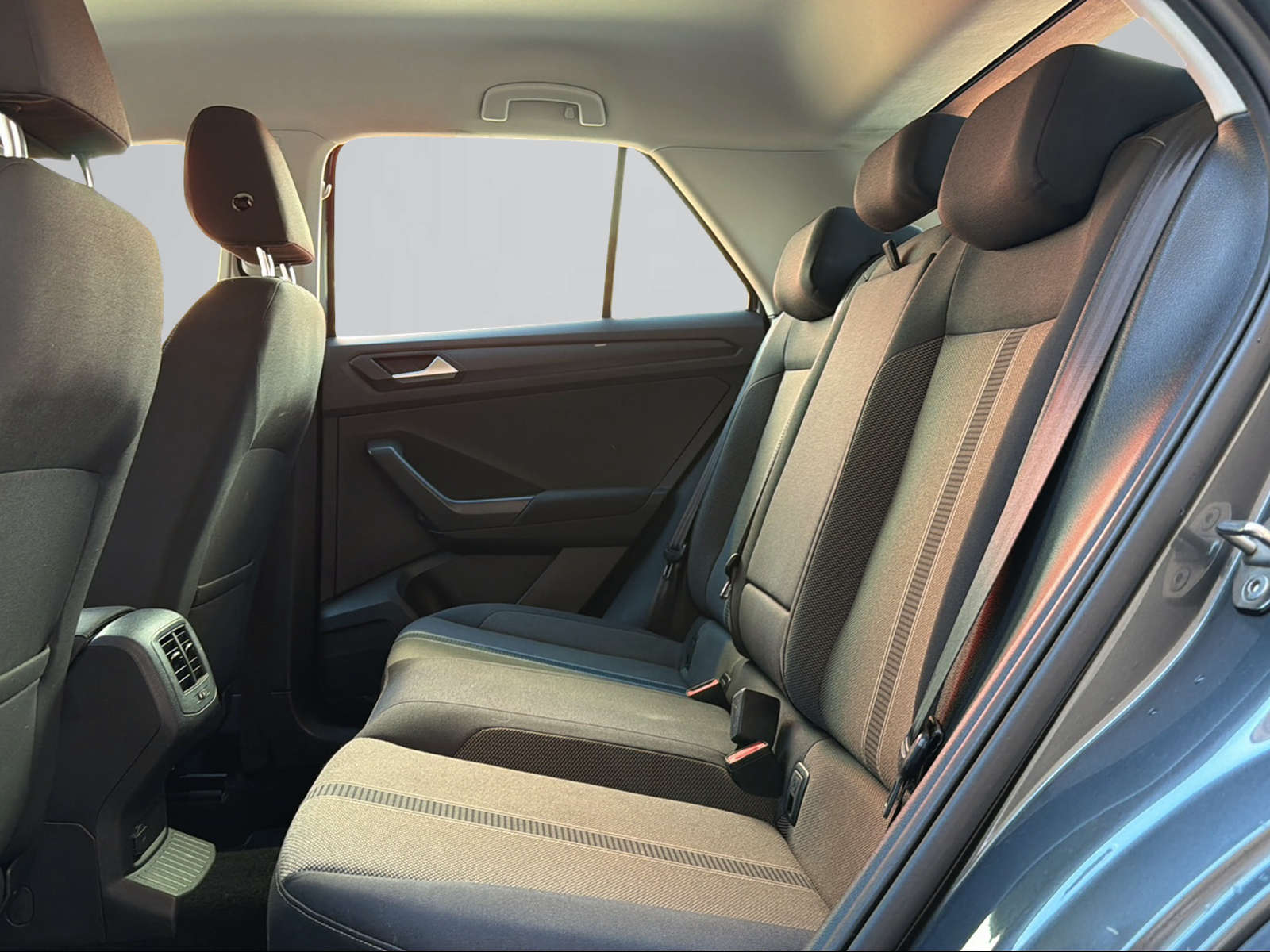 VW T-Roc 2.0 TSI Advance DSG 4Motion-image-9