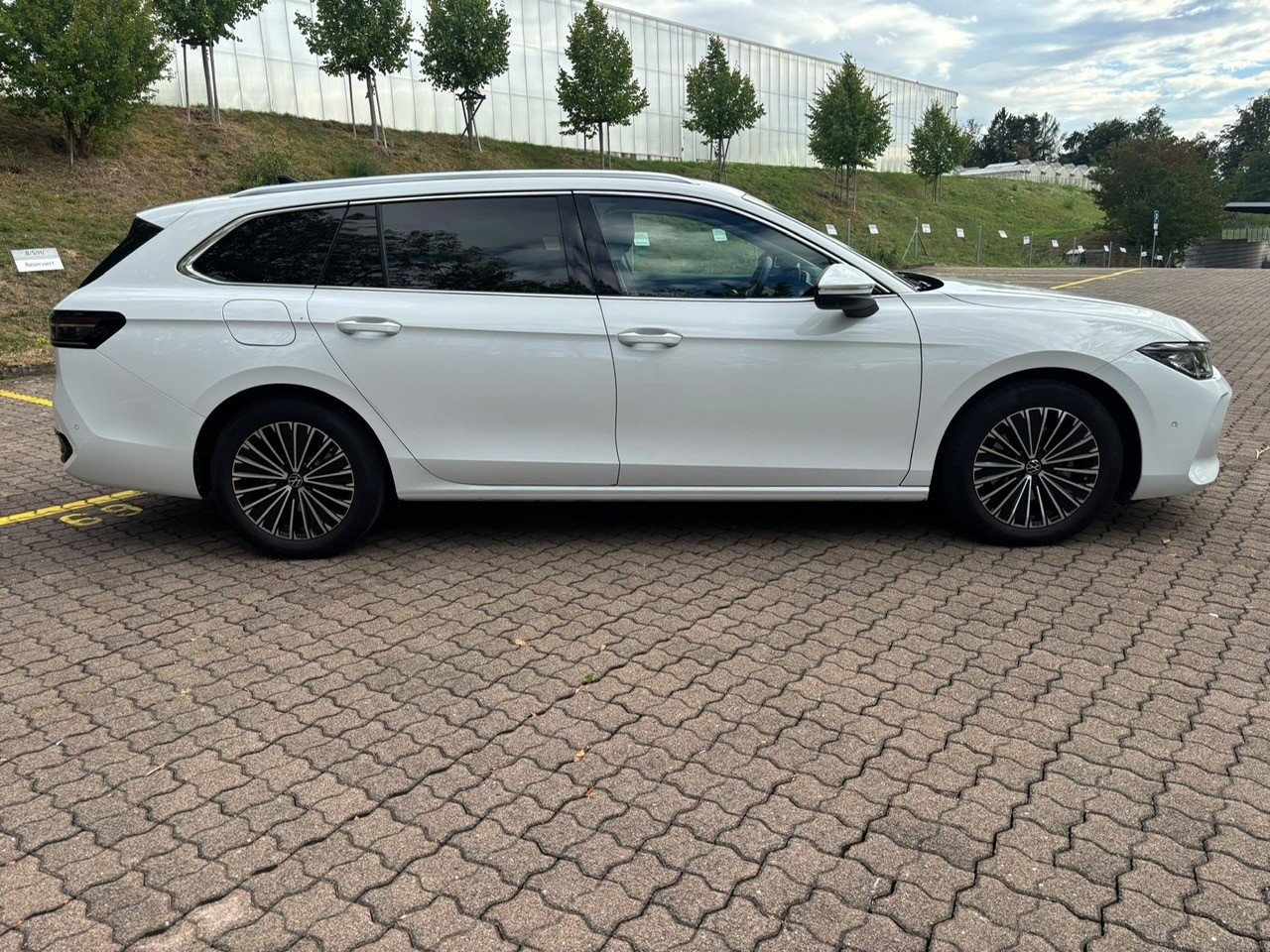 VW 2.0 TDI Elegance DSG-image-4