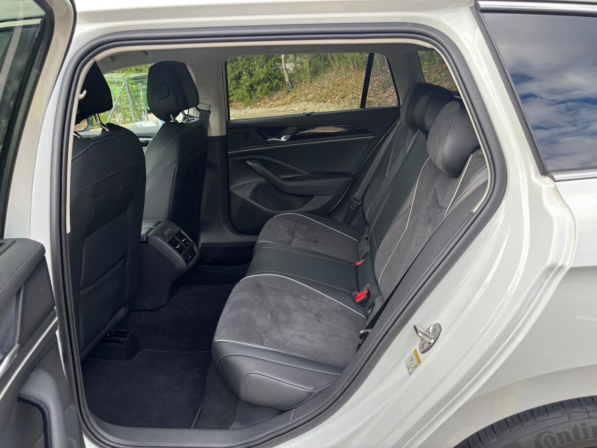VW 2.0 TDI Elegance DSG-image-8