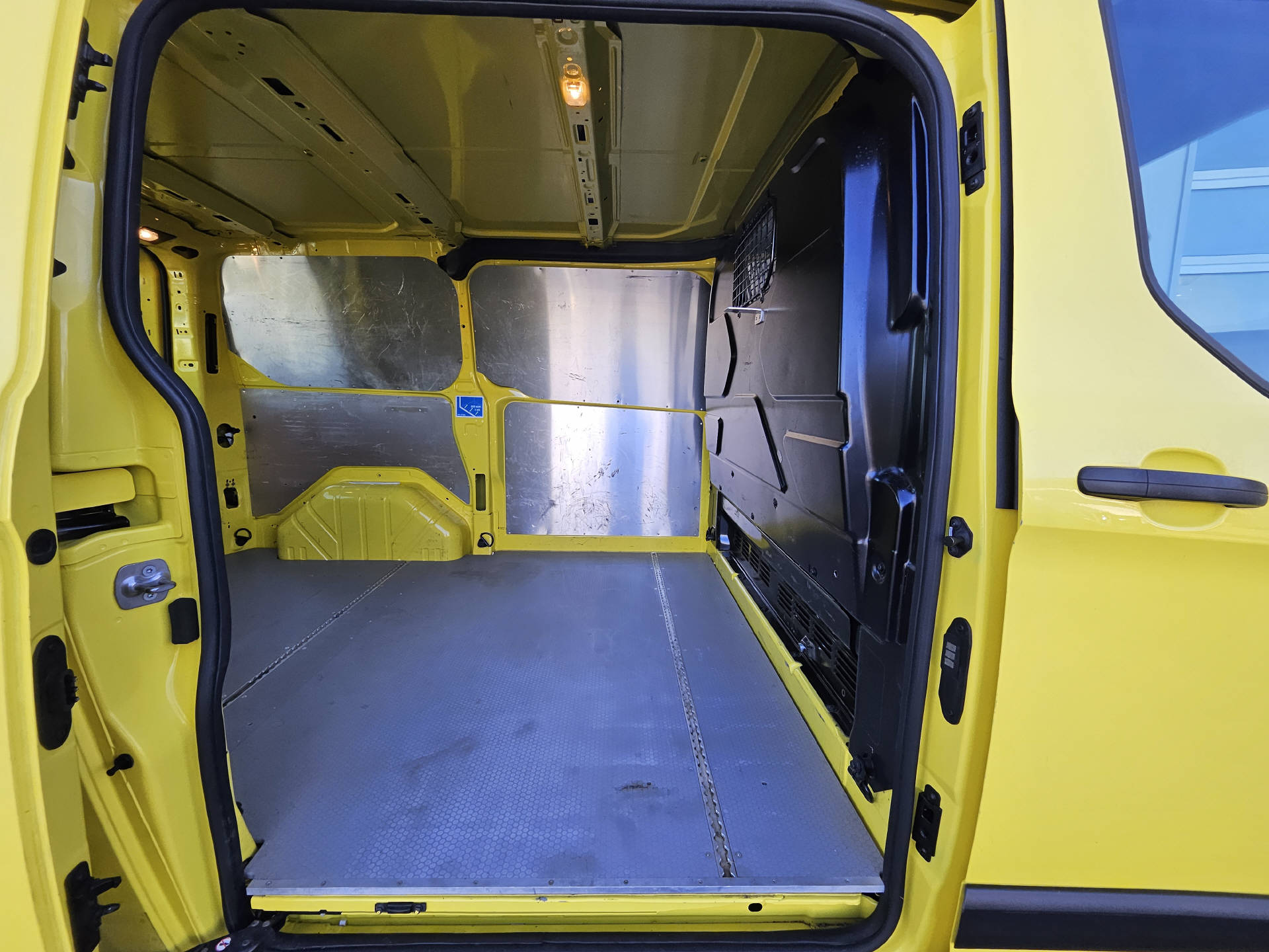 FORD Transit Custom Van 320 L1 2.0 TDCi 130 Trend * Klima * Tempomat * Frisch ab MFK * Nutzlast von 1'129KG *-image-13