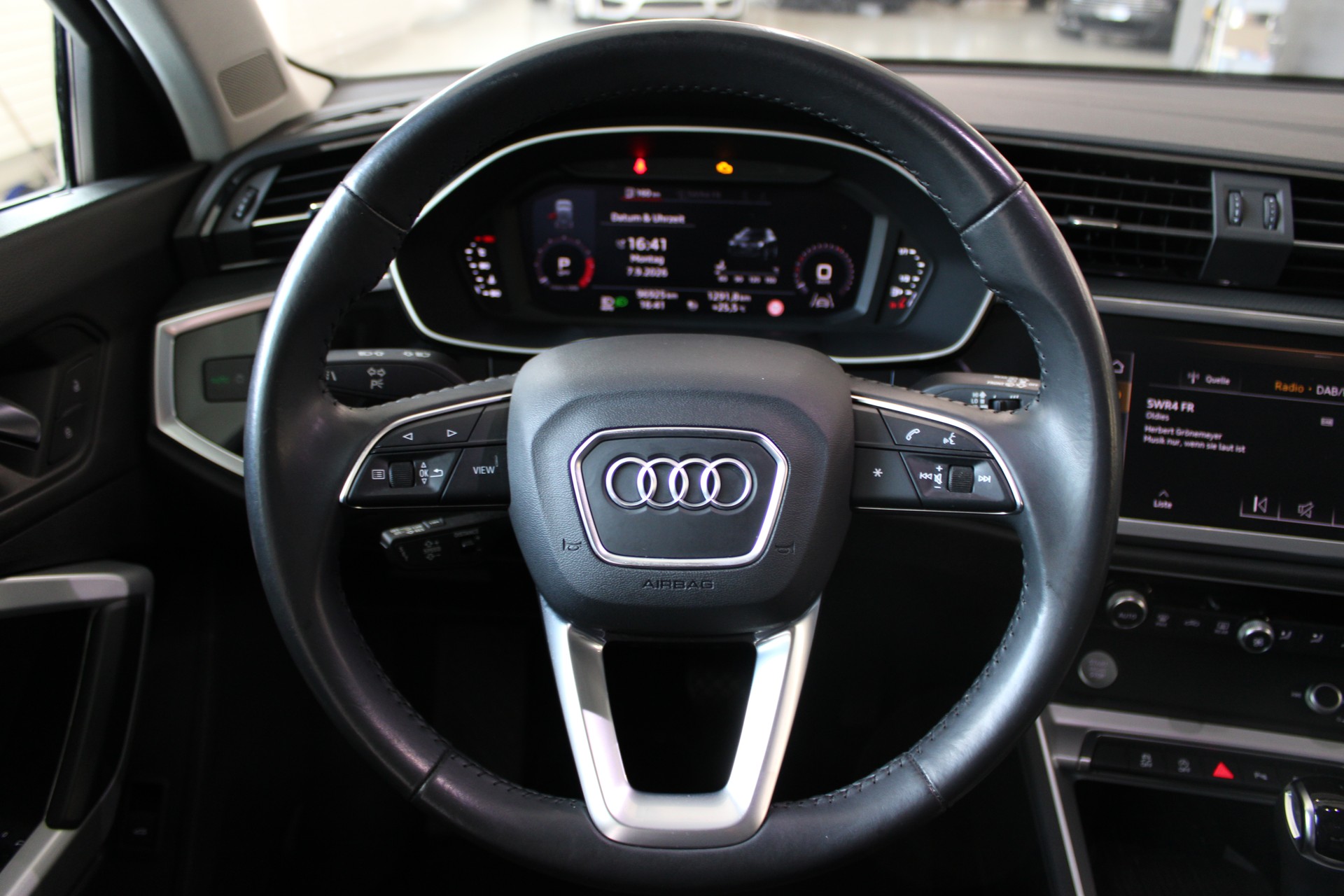 AUDI Q3 35 TFSI S-tronic-image-13