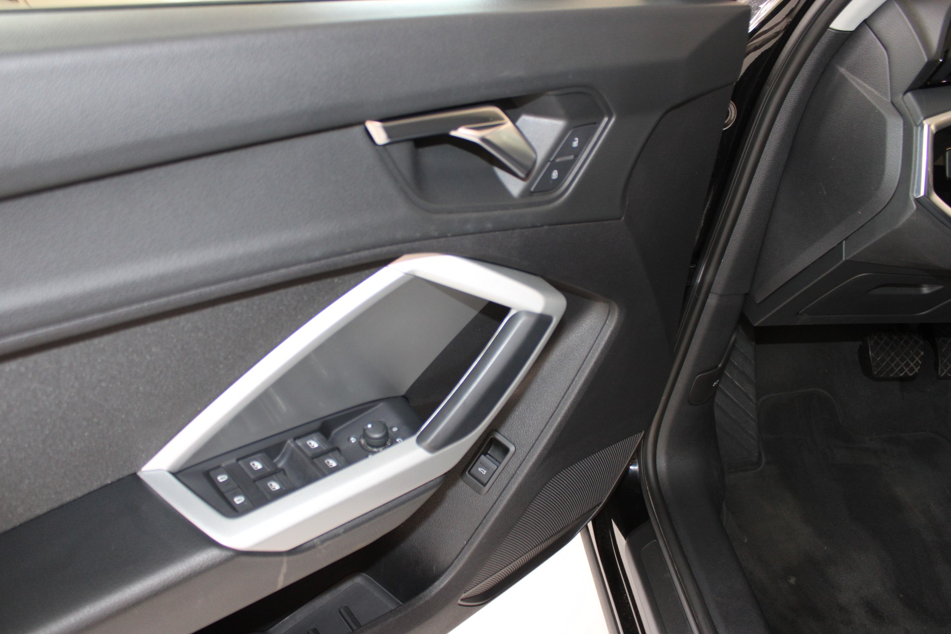 AUDI Q3 35 TFSI S-tronic-image-11