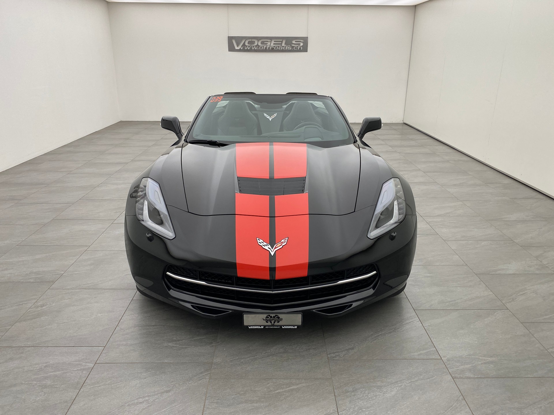 CHEVROLET Corvette C7 2LT Convertible-showroom-element-1