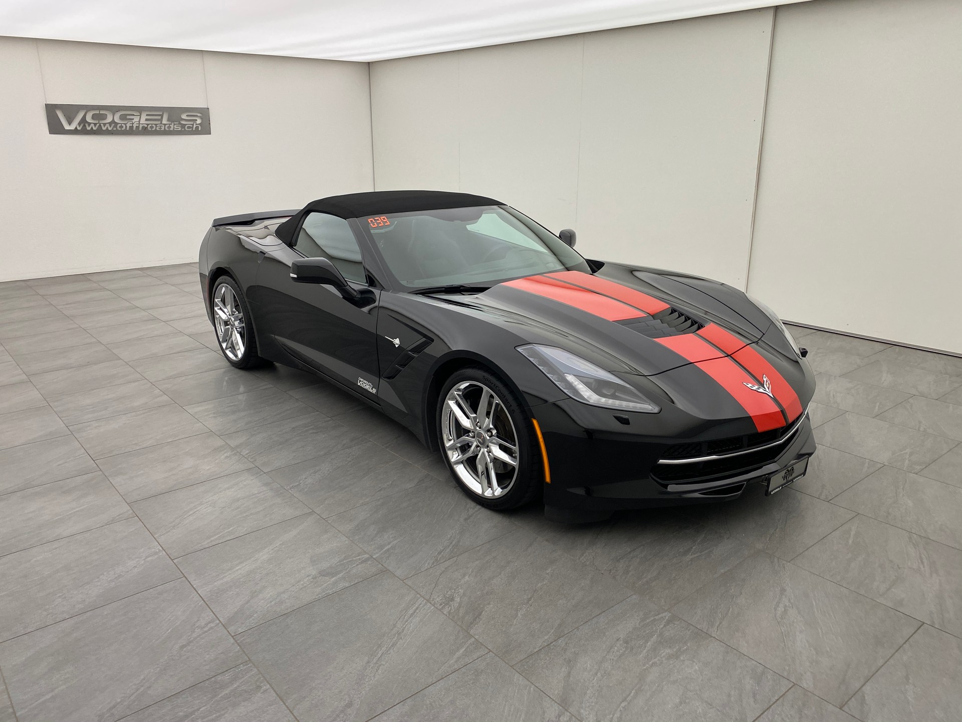CHEVROLET Corvette C7 2LT Convertible-showroom-element-3