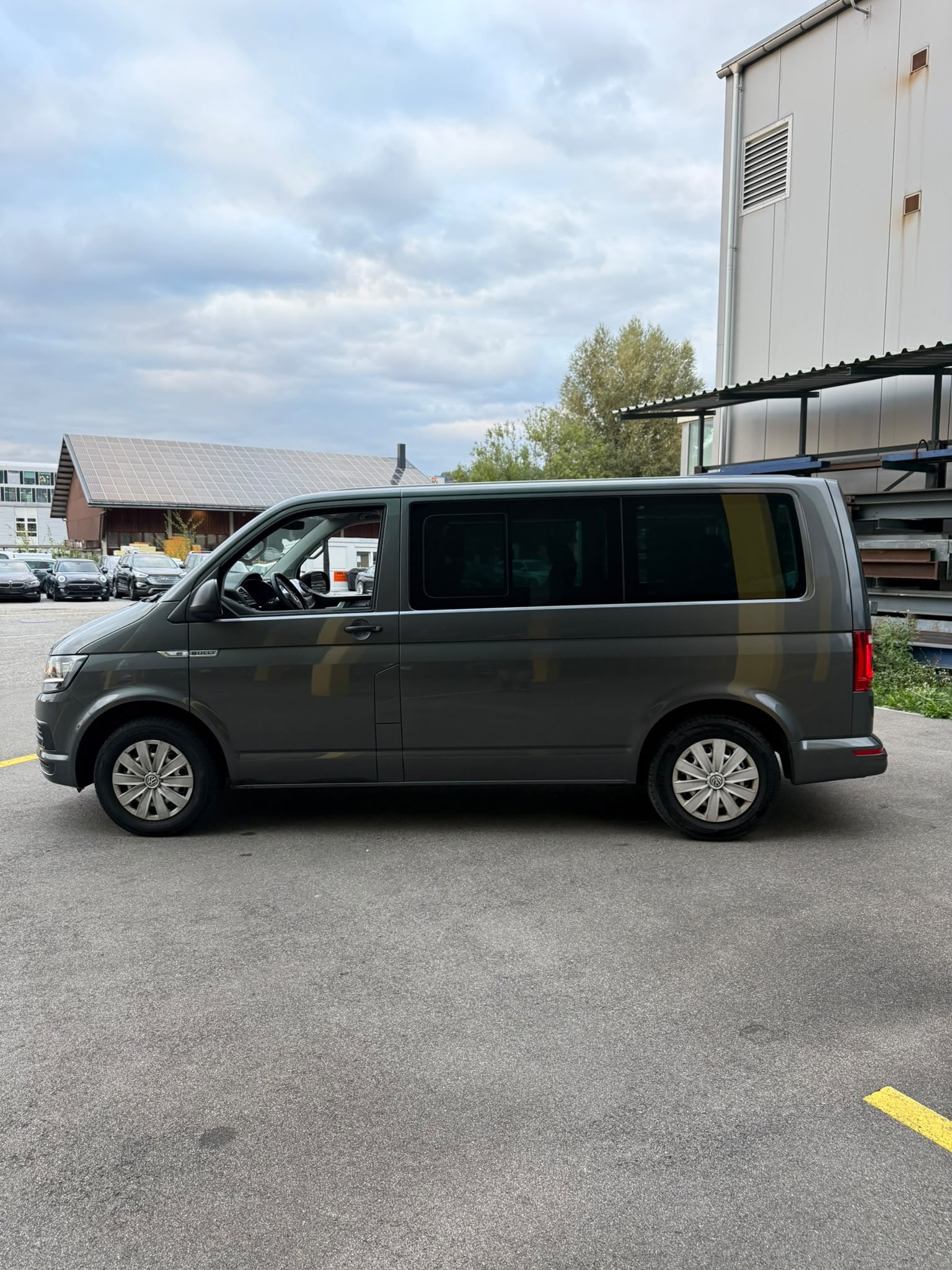 VW T6 Multivan 2.0 TDI Comfort. '70 Jahre Bulli' DSG-image-3