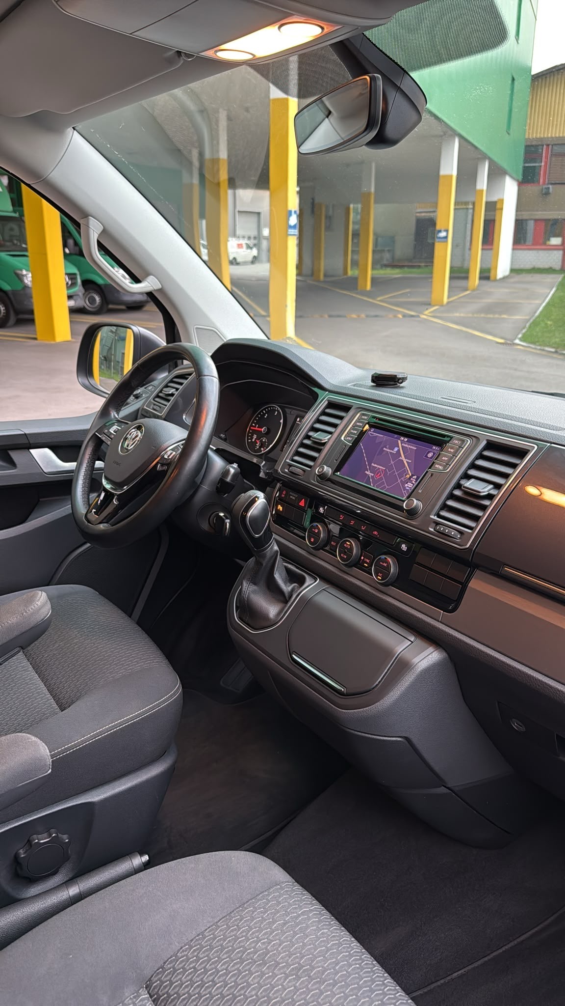 VW T6 Multivan 2.0 TDI Comfort. '70 Jahre Bulli' DSG-image-13