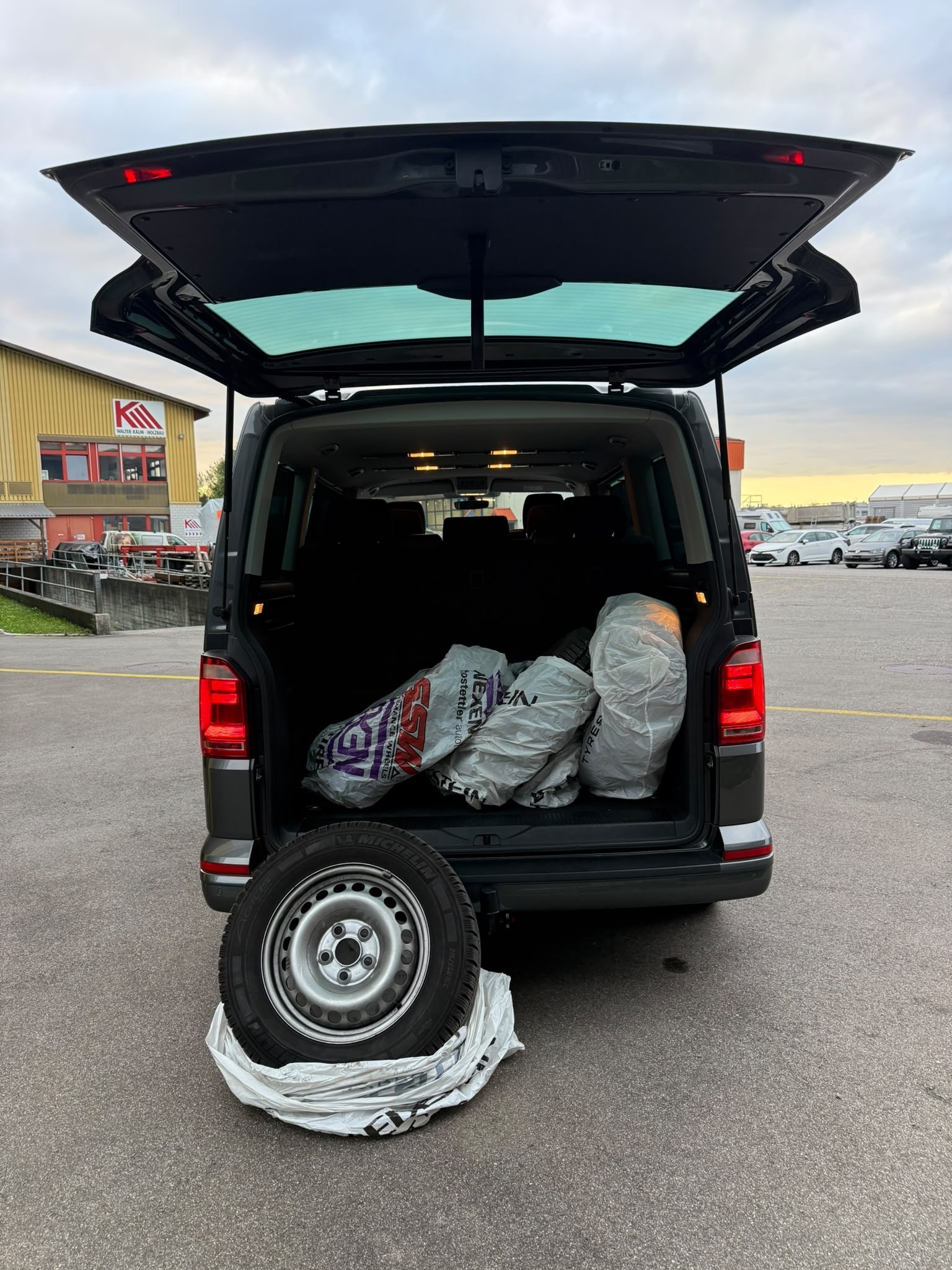 VW T6 Multivan 2.0 TDI Comfort. '70 Jahre Bulli' DSG-image-15