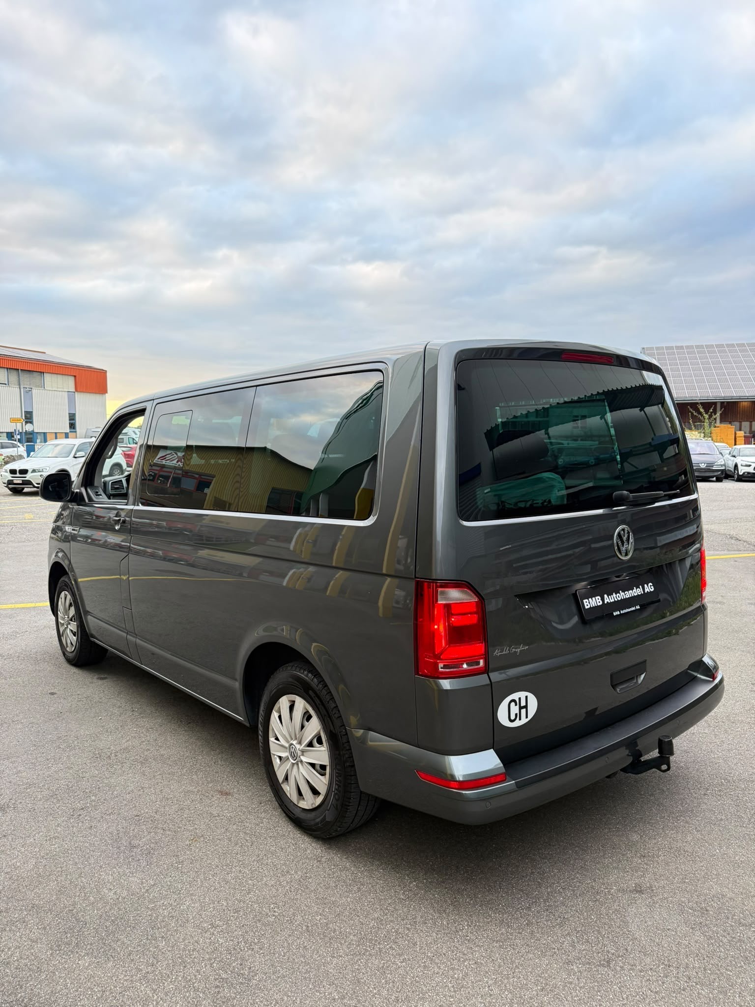 VW T6 Multivan 2.0 TDI Comfort. '70 Jahre Bulli' DSG-image-4