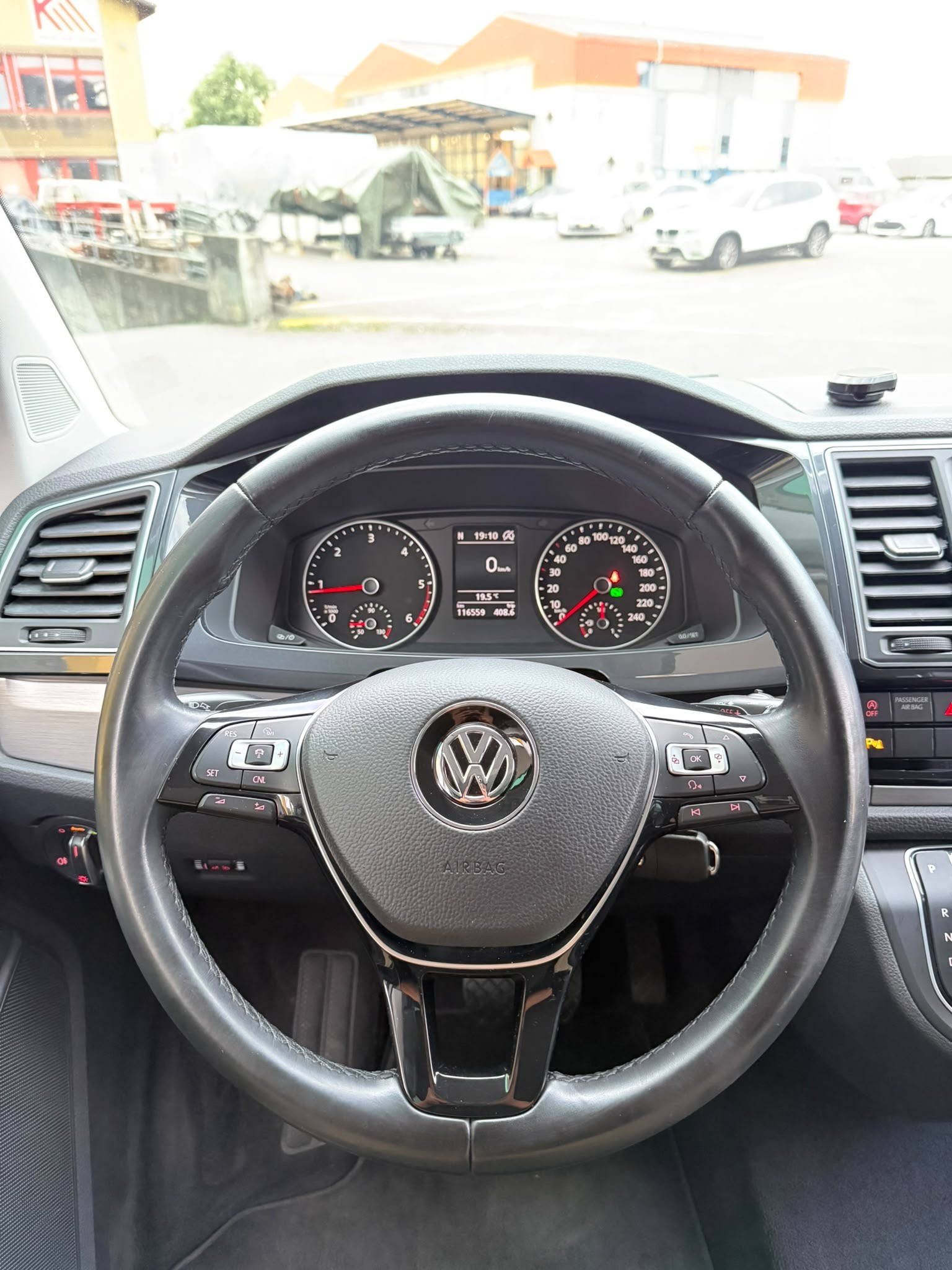 VW T6 Multivan 2.0 TDI Comfort. '70 Jahre Bulli' DSG-image-14
