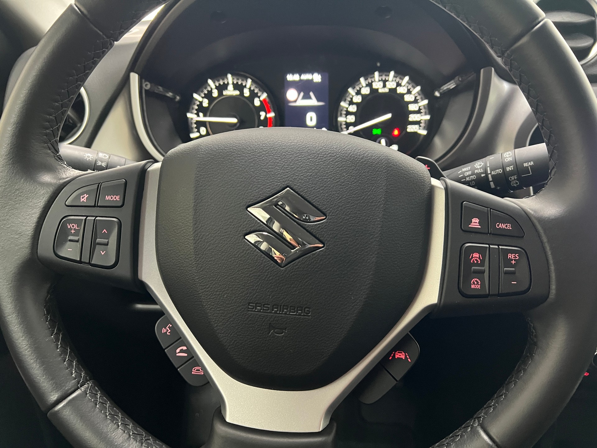 SUZUKI Vitara 1.4 Boosterjet Compact + 4x4 Hybrid Automatic-image-9