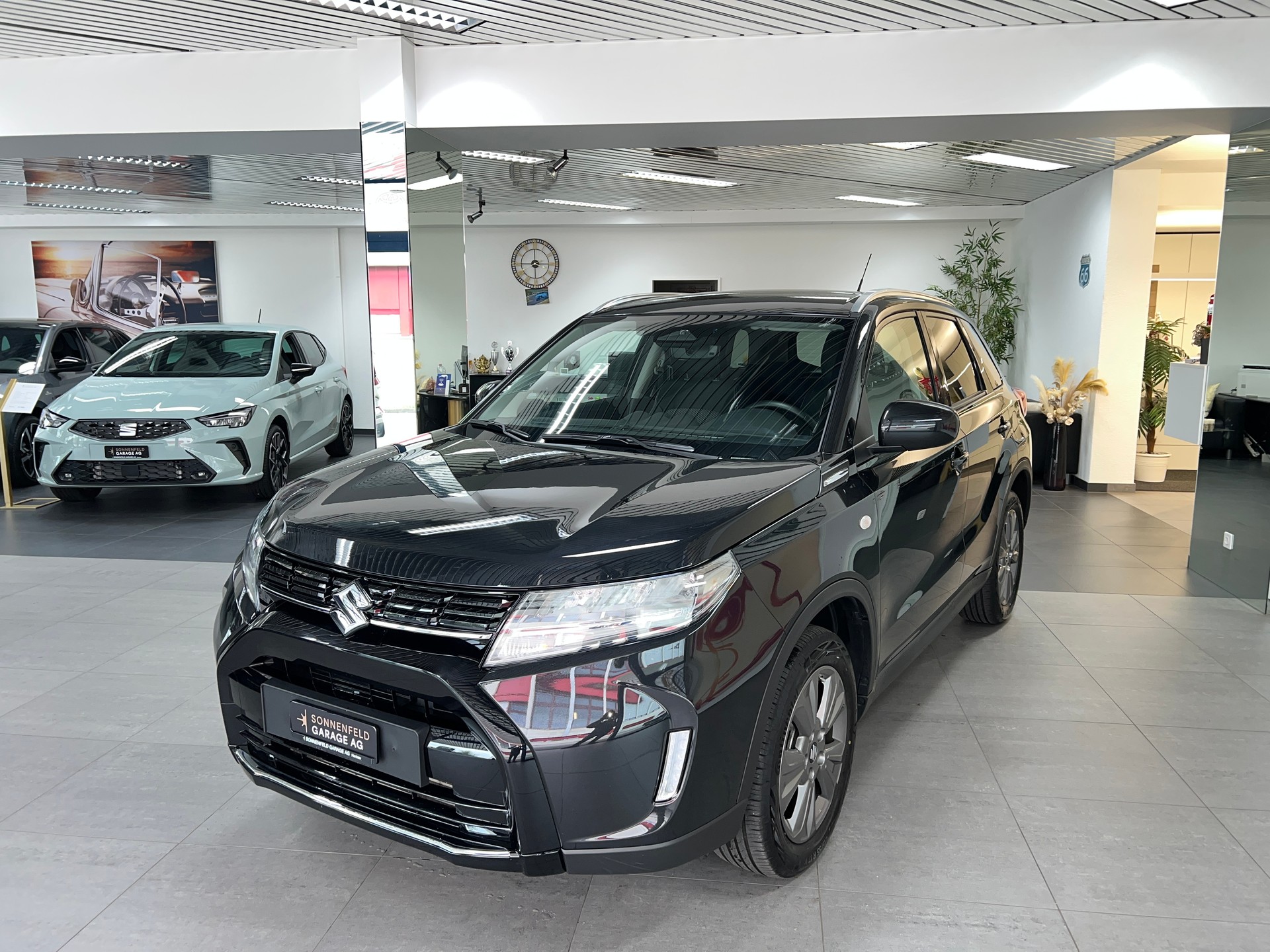 SUZUKI Vitara 1.4 Boosterjet Compact + 4x4 Hybrid Automatic-image-2
