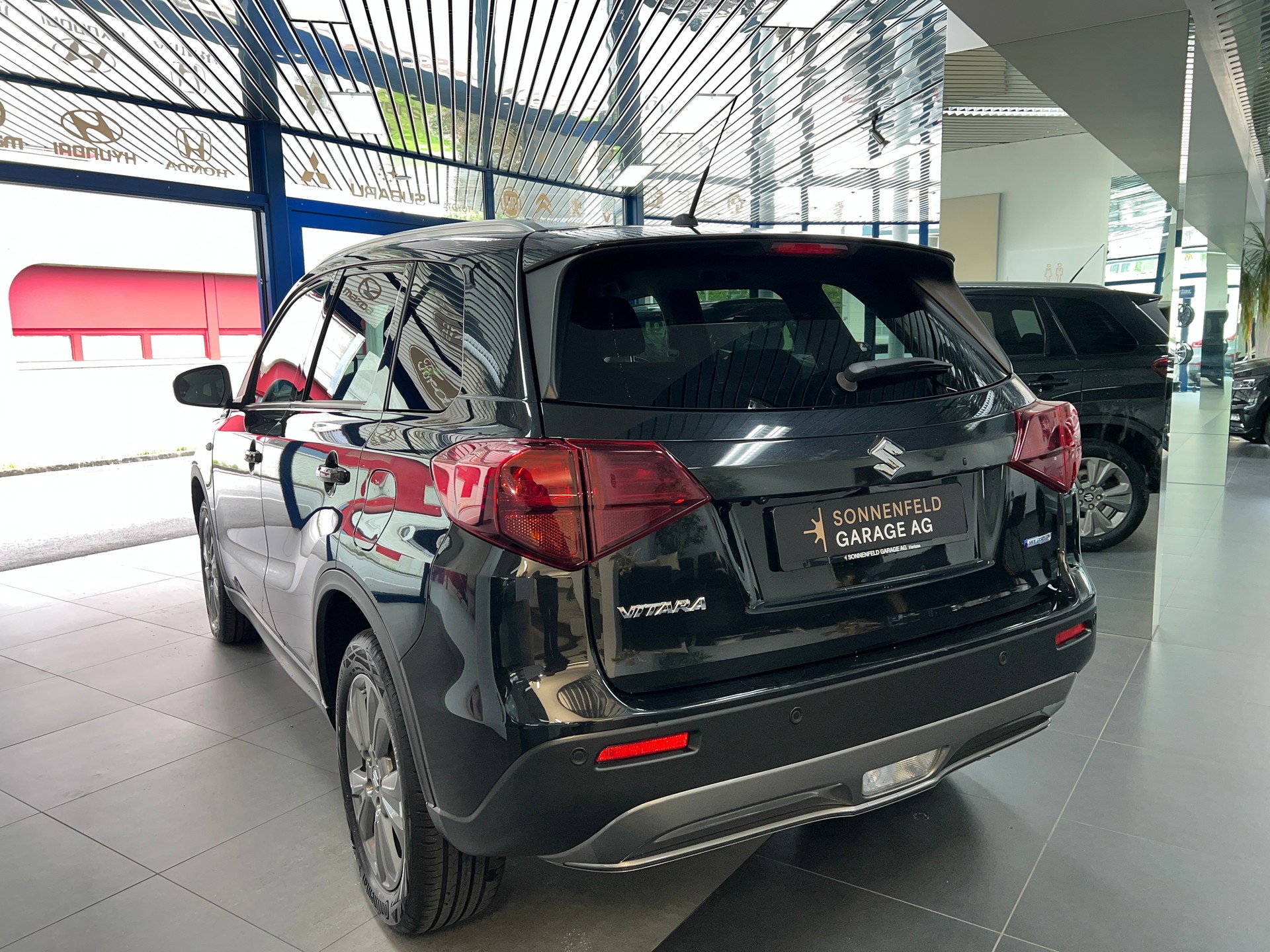 SUZUKI Vitara 1.4 Boosterjet Compact + 4x4 Hybrid Automatic-image-3
