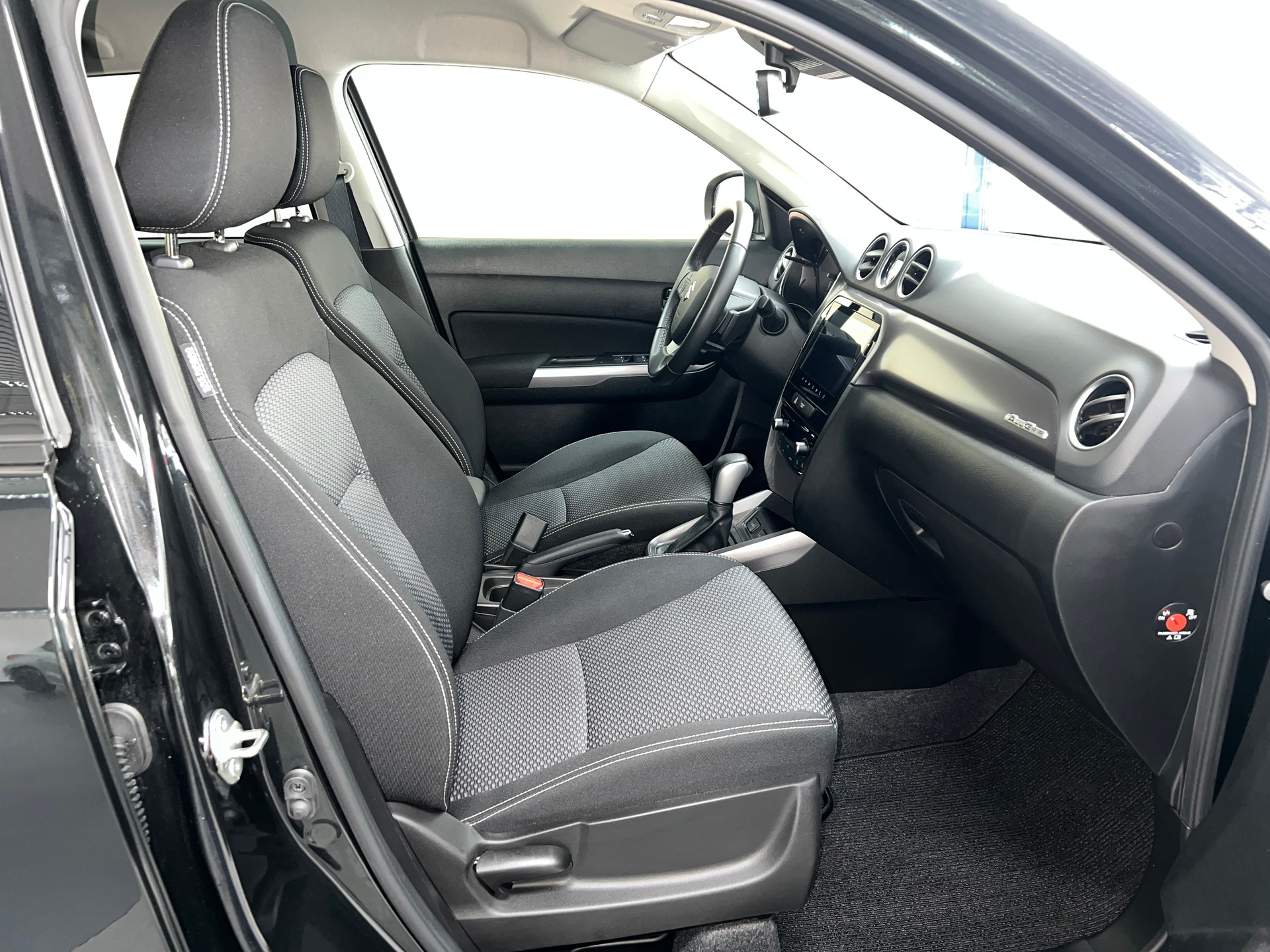 SUZUKI Vitara 1.4 Boosterjet Compact + 4x4 Hybrid Automatic-image-6