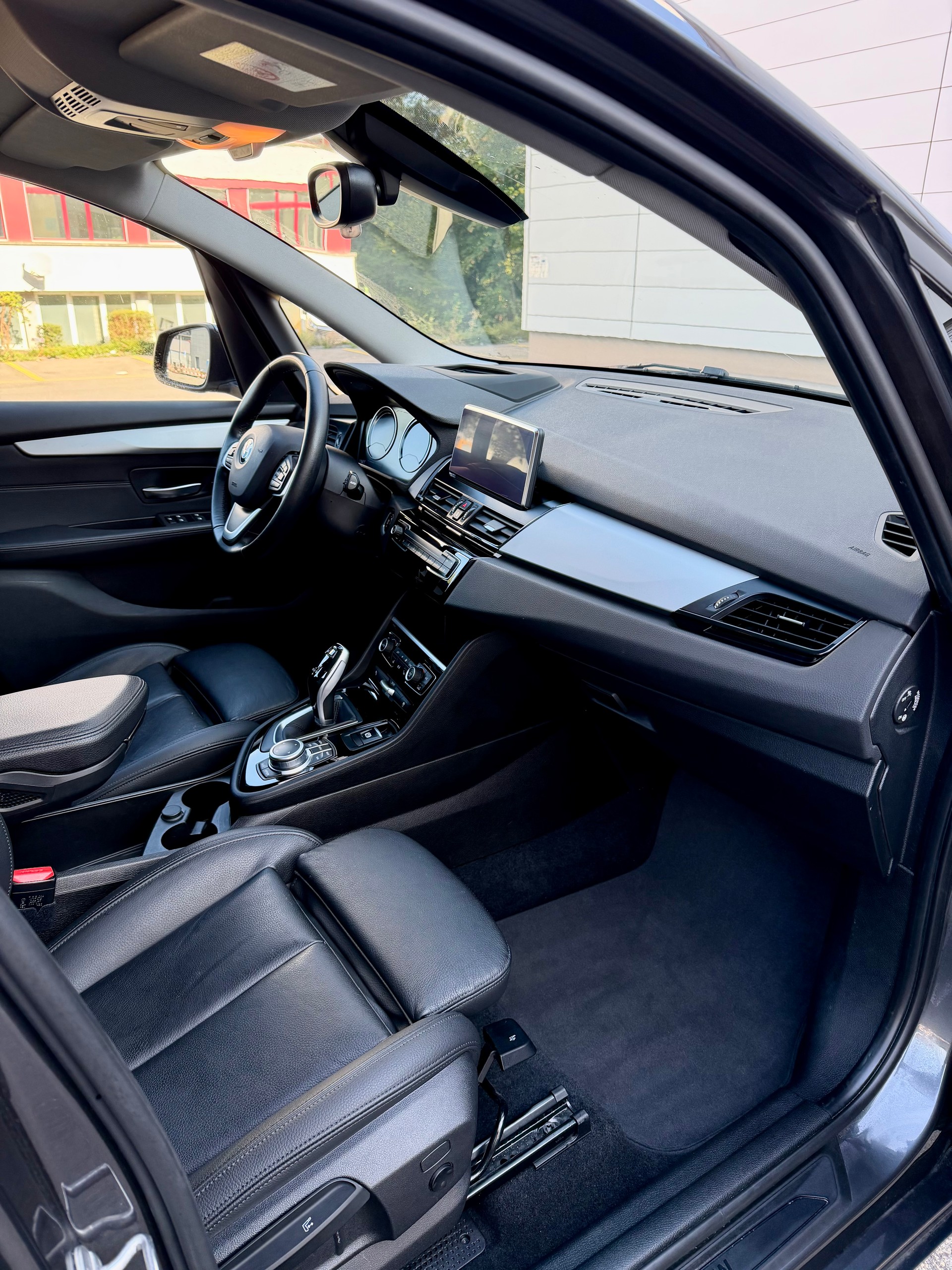 BMW 220d xDrive Gran Tourer Steptronic/ CH Fahrzeug/ LED Scheinwerfer/ Sportsitze Leder/ HeadupDisplay/ Rückfahrkamera/ 12M Garantie-image-6