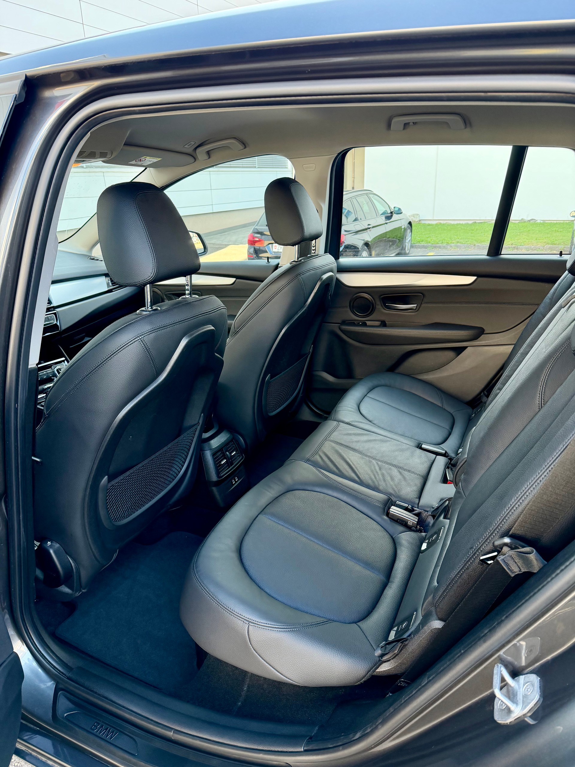 BMW 220d xDrive Gran Tourer Steptronic/ CH Fahrzeug/ LED Scheinwerfer/ Sportsitze Leder/ HeadupDisplay/ Rückfahrkamera/ 12M Garantie-image-7