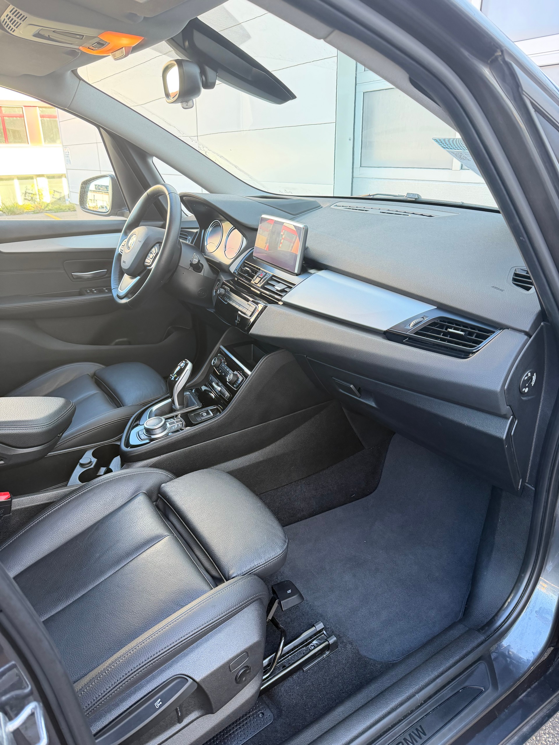 BMW 220d xDrive Gran T Steptronic** CH Fahrzeug** LED Scheinwerfer** Sportsitze Leder** HeadupDisplay** Rück.Kamera** 12M Garantie-image-6