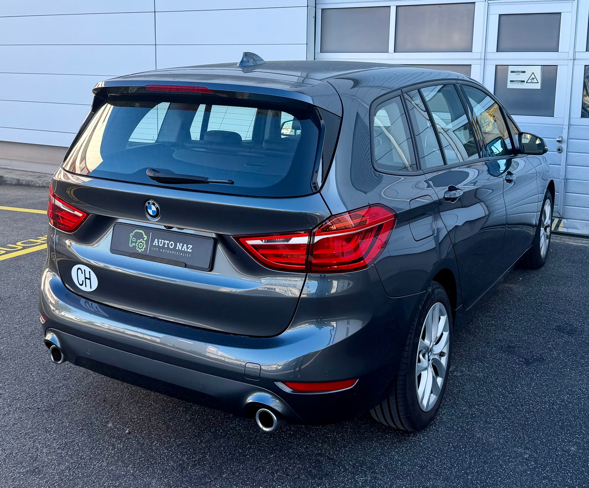 BMW 220d xDrive Gran T Steptronic** CH Fahrzeug** LED Scheinwerfer** Sportsitze Leder** HeadupDisplay** Rück.Kamera** 12M Garantie-image-2