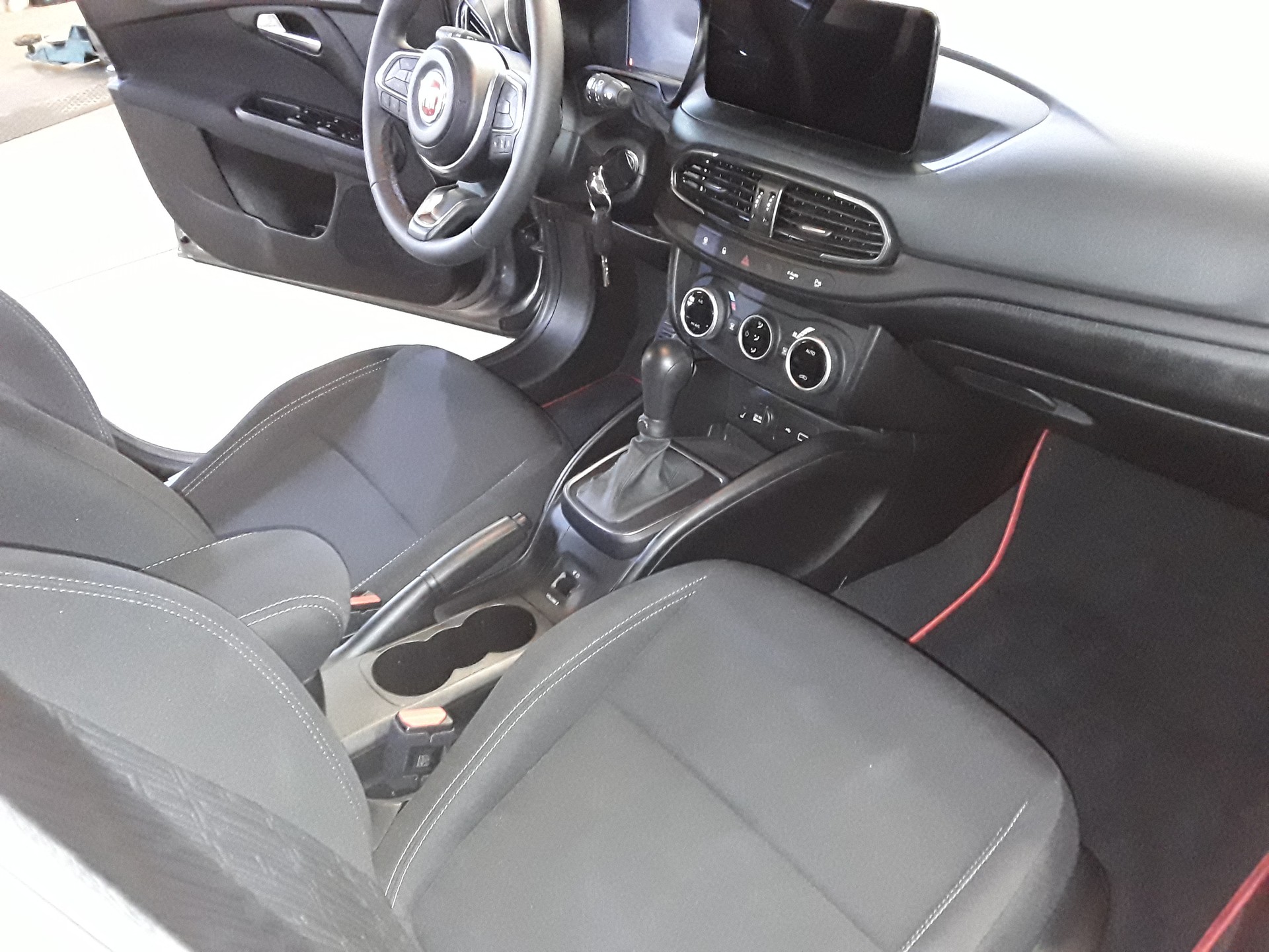 FIAT Tipo 1.5 Hybrid Station Wagon Swiss Edition-image-9
