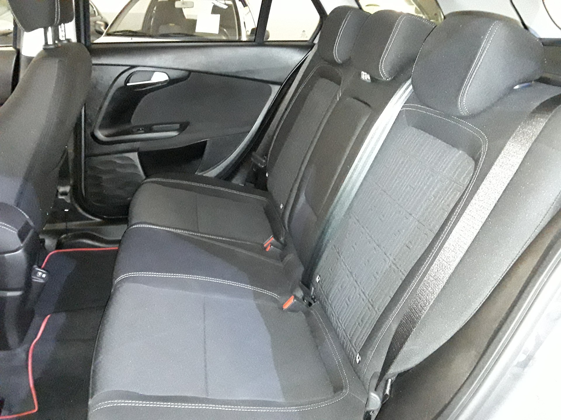 FIAT Tipo 1.5 Hybrid Station Wagon Swiss Edition-image-6