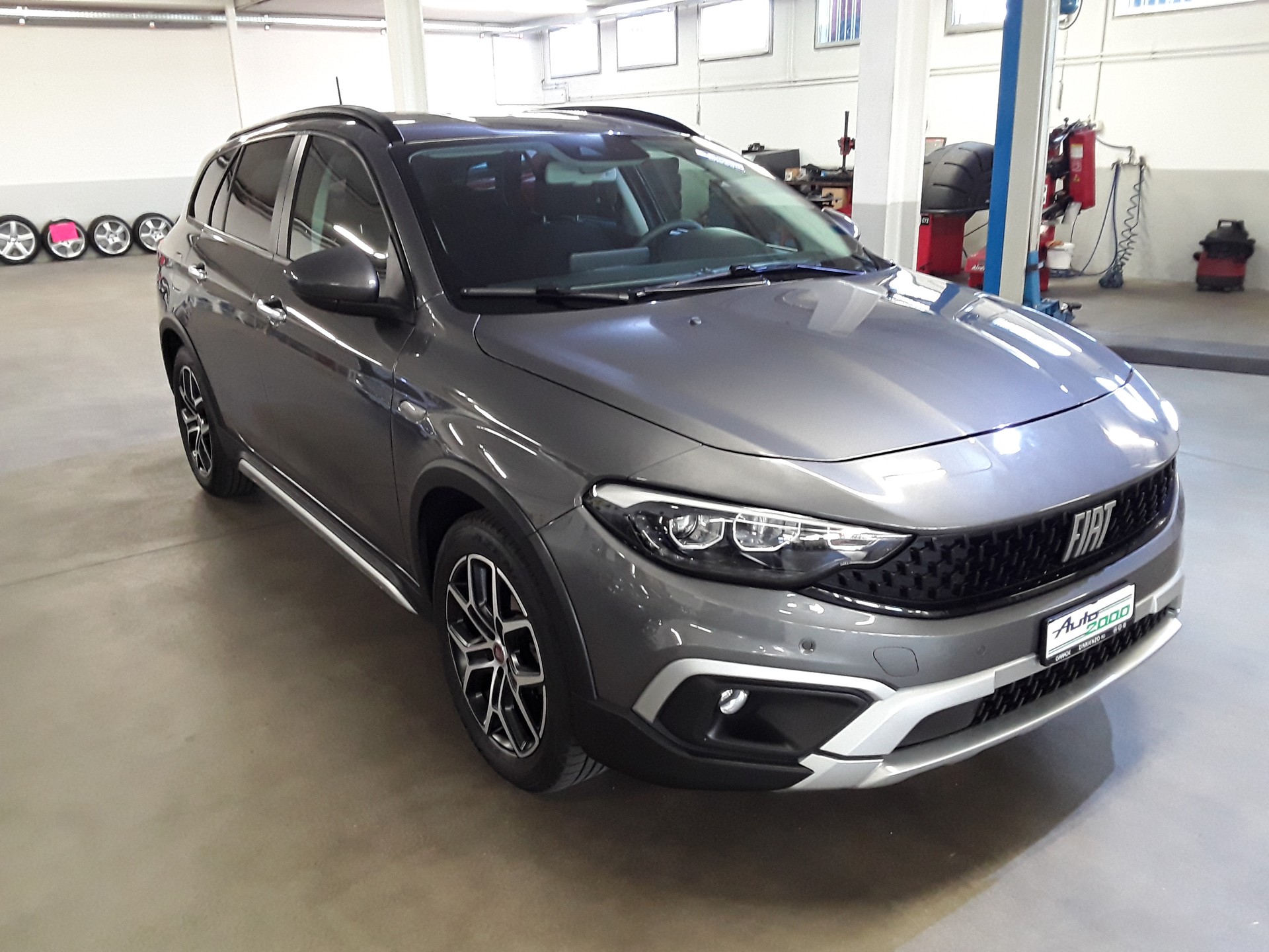 FIAT Tipo 1.5 Hybrid Station Wagon Swiss Edition-image-3