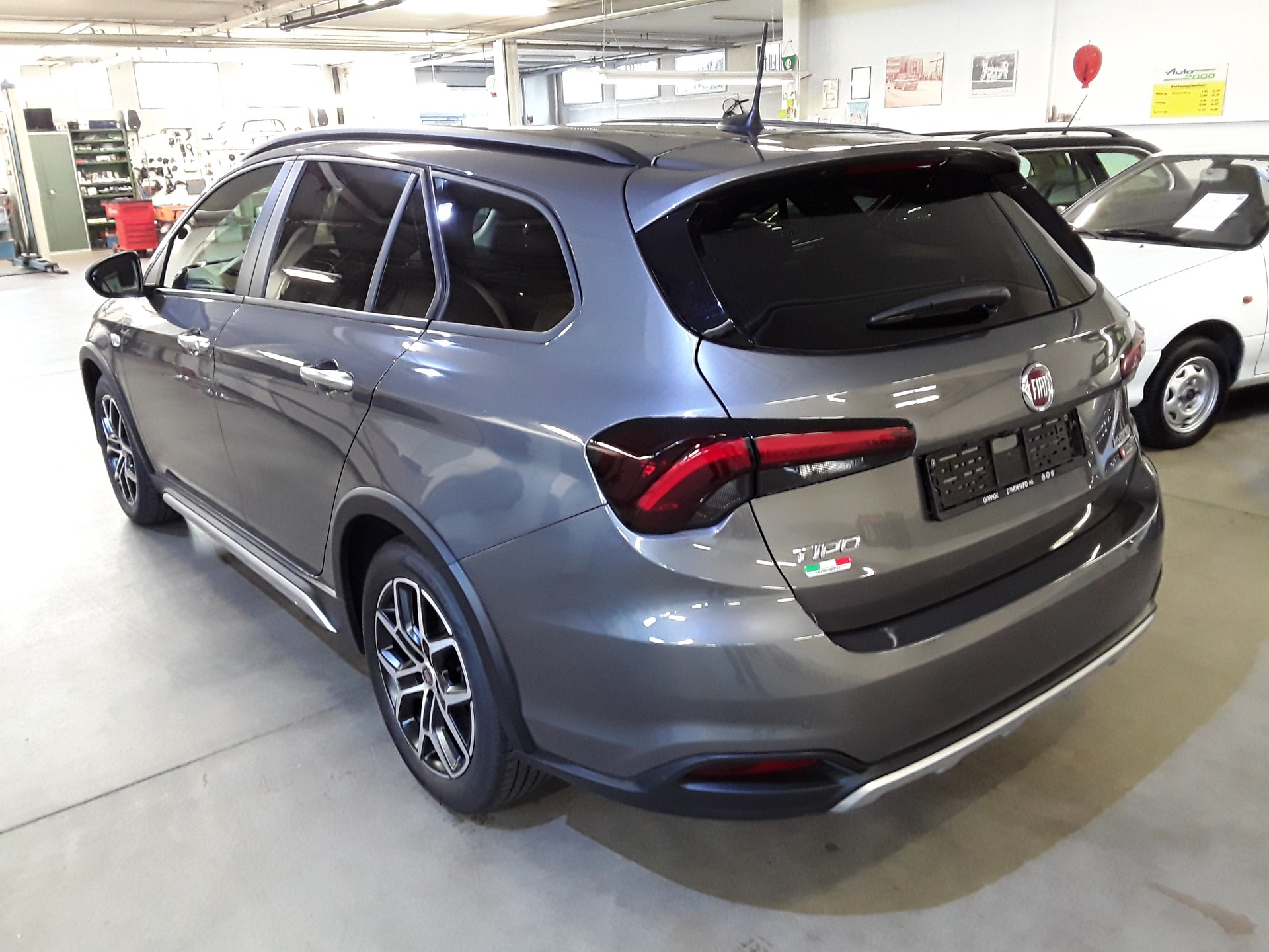 FIAT Tipo 1.5 Hybrid Station Wagon Swiss Edition-image-1