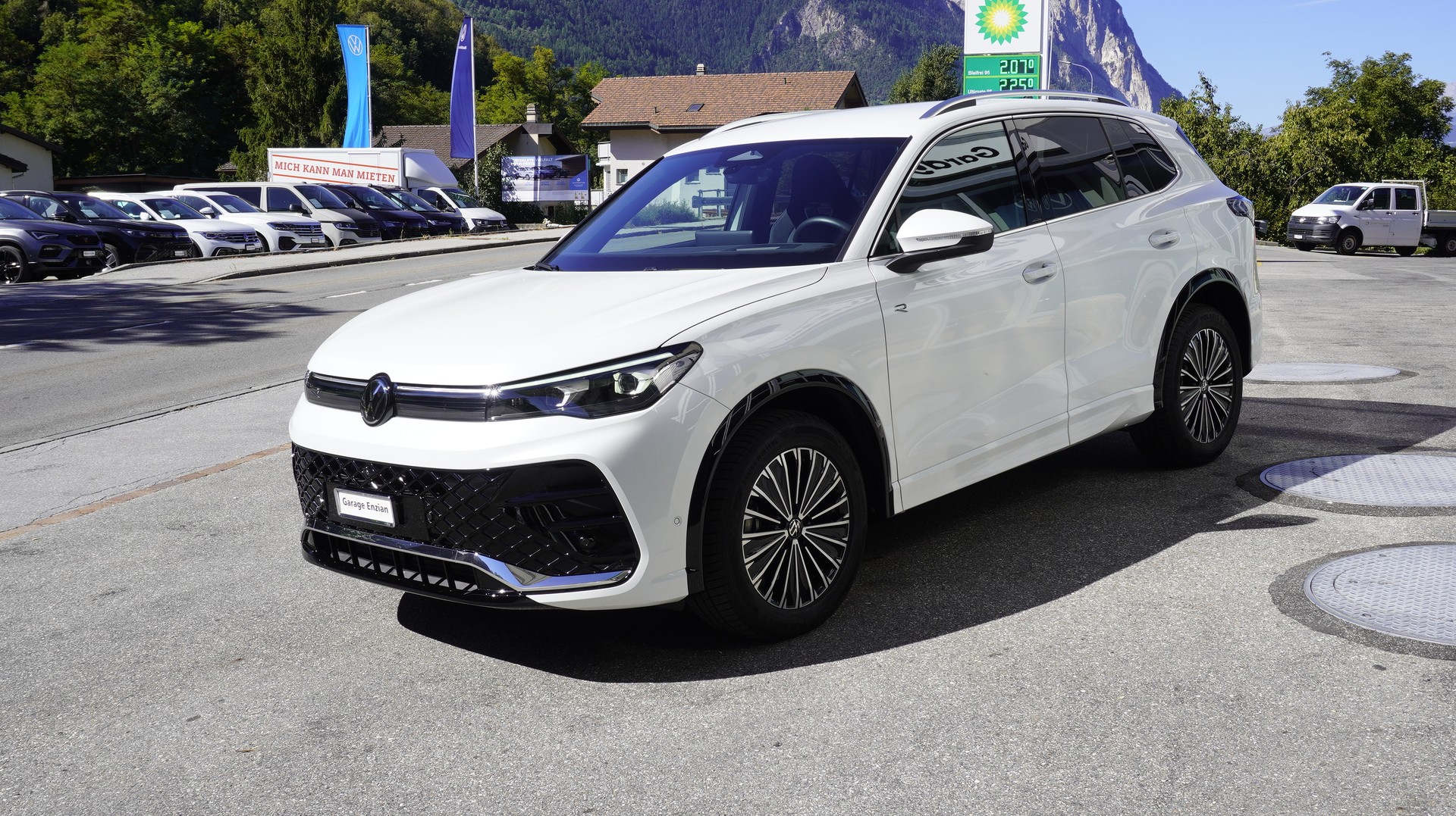 VW Tiguan 2.0 TSI DSG R-Line 4Motion-image-13