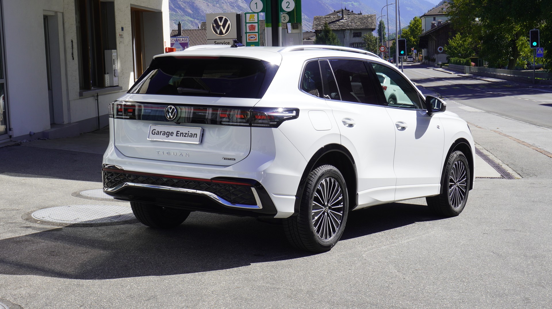 VW Tiguan 2.0 TSI DSG R-Line 4Motion-image-8