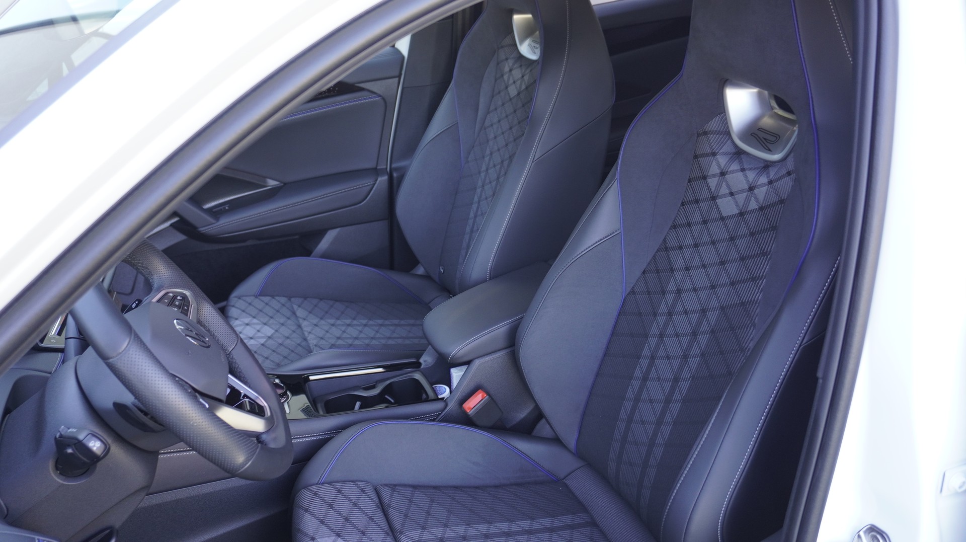 VW Tiguan 2.0 TSI DSG R-Line 4Motion-image-3