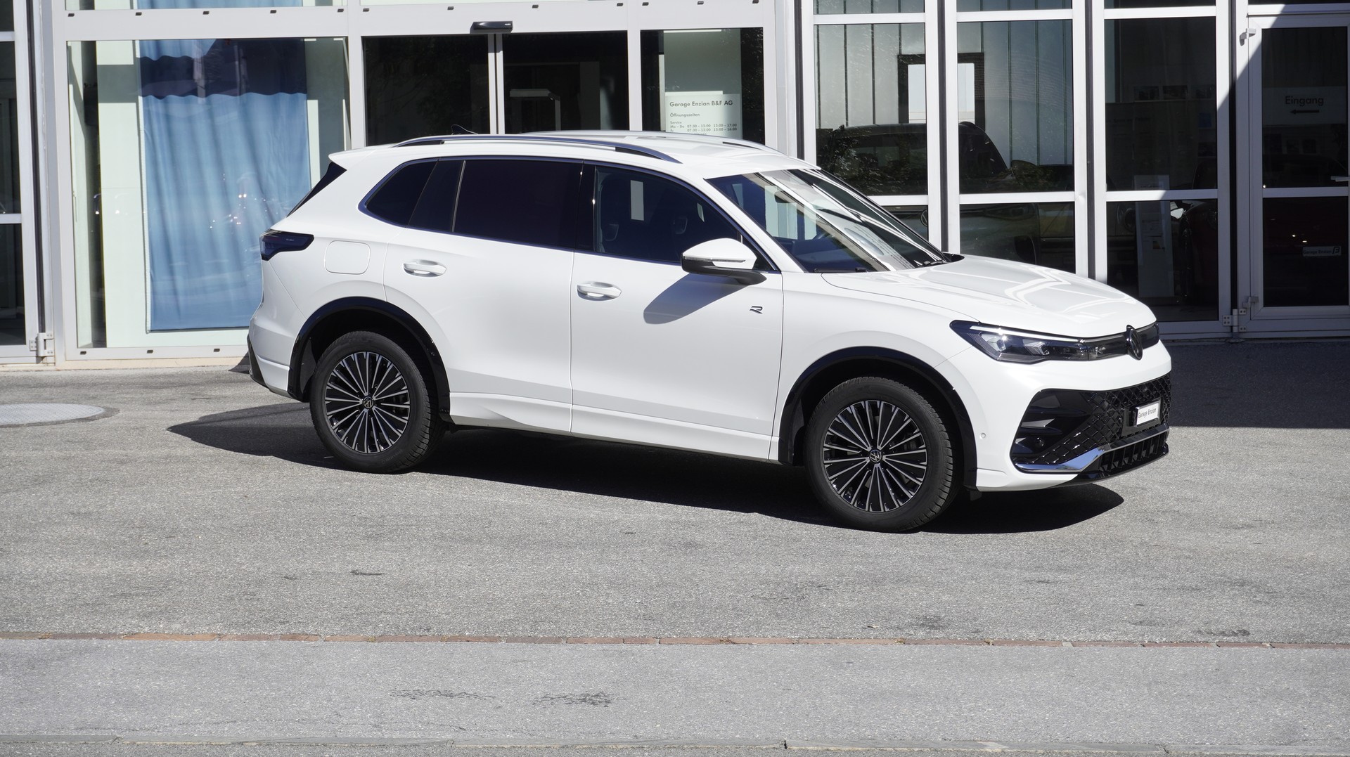 VW Tiguan 2.0 TSI DSG R-Line 4Motion-image-5