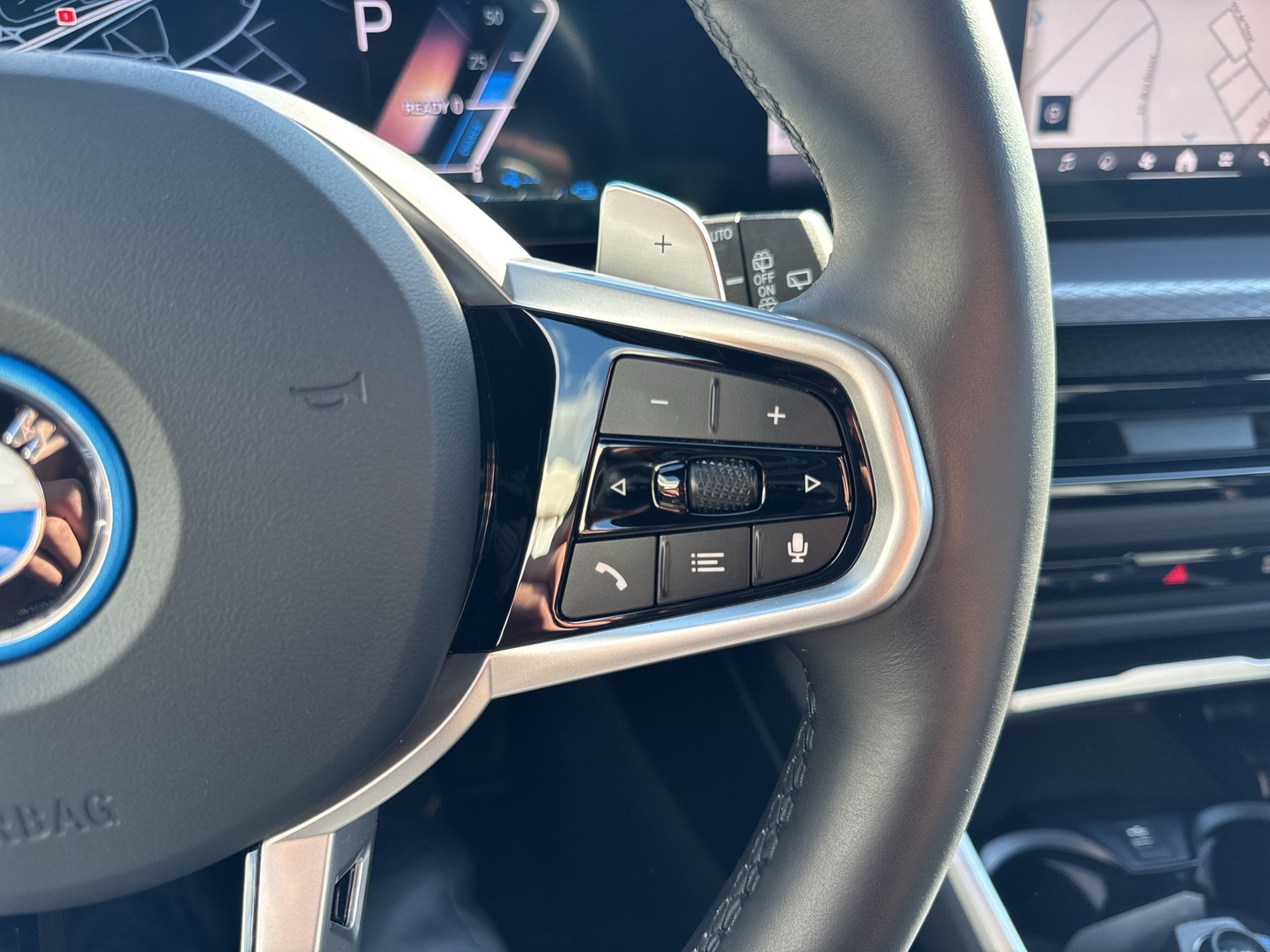 BMW 330e x DriveTouring Steptronic M Sport-image-15