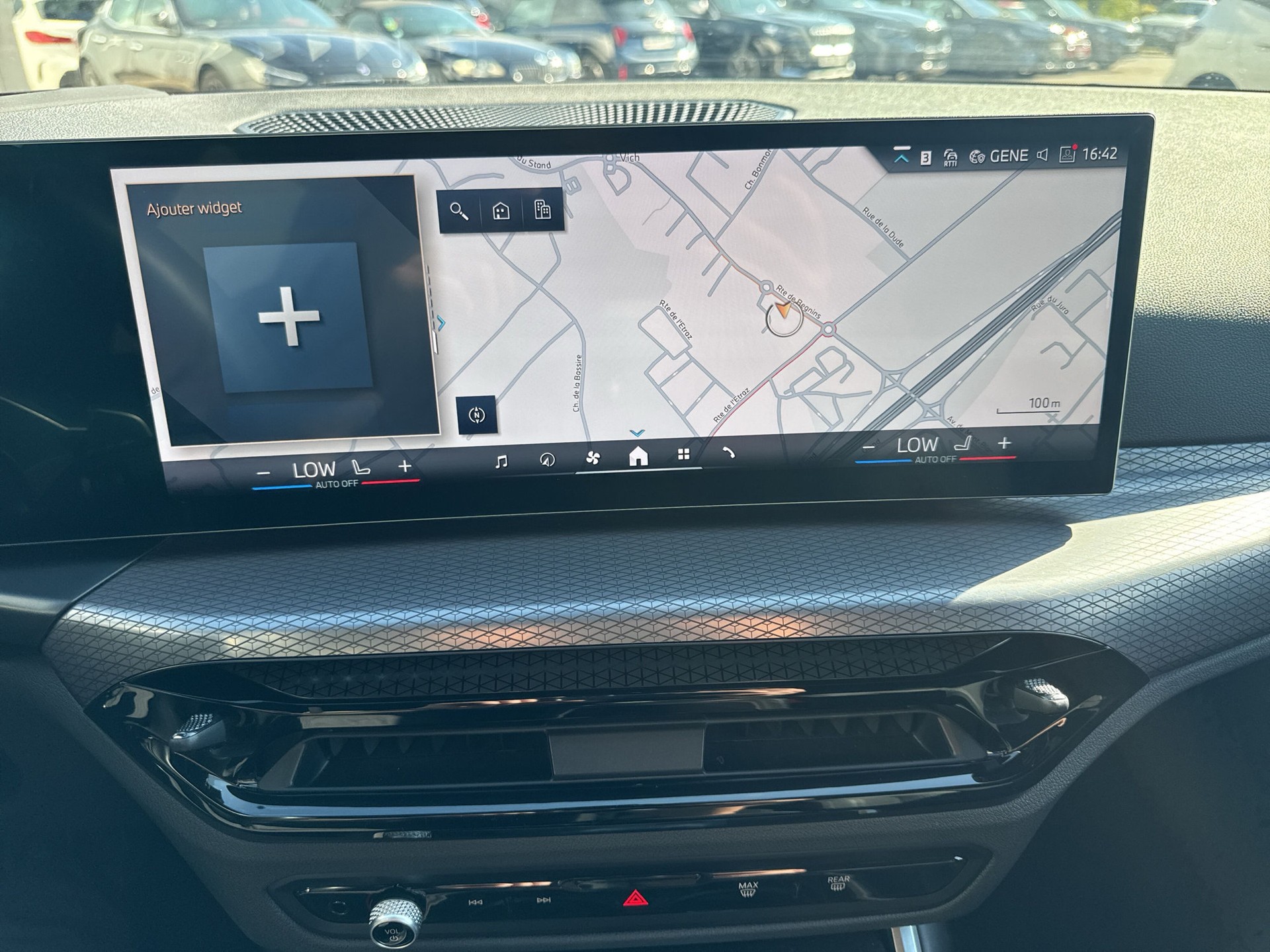 BMW 330e x DriveTouring Steptronic M Sport-image-10