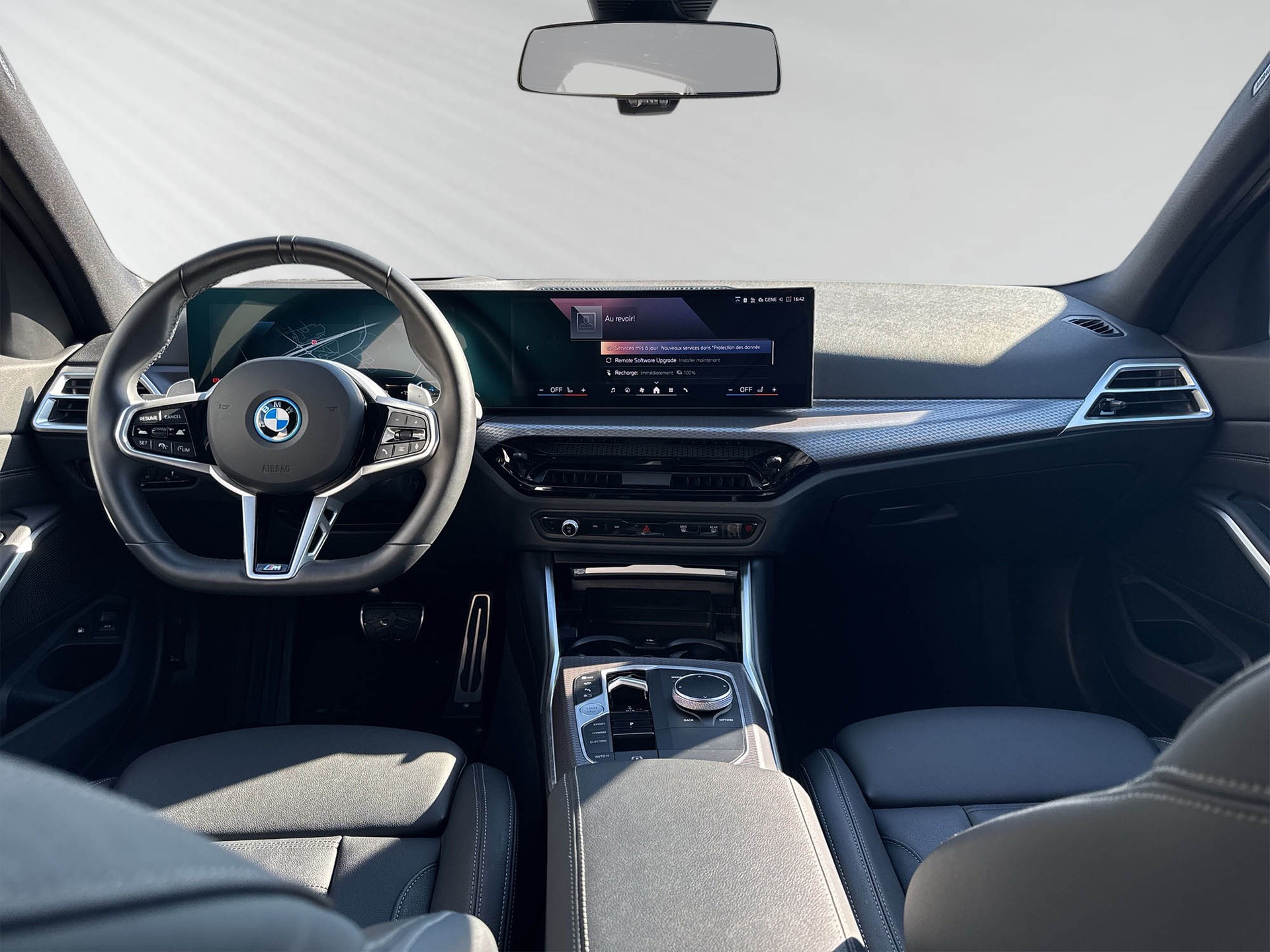 BMW 330e x DriveTouring Steptronic M Sport-image-5