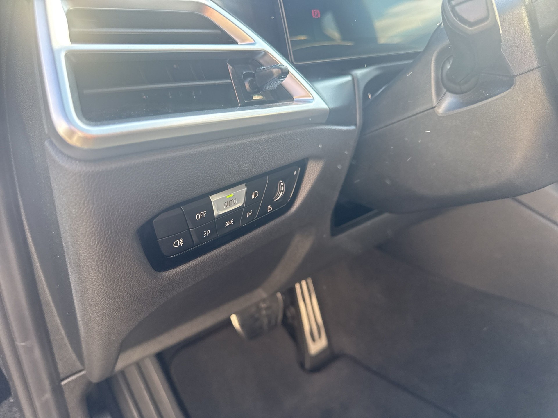 BMW 330e x DriveTouring Steptronic M Sport-image-19