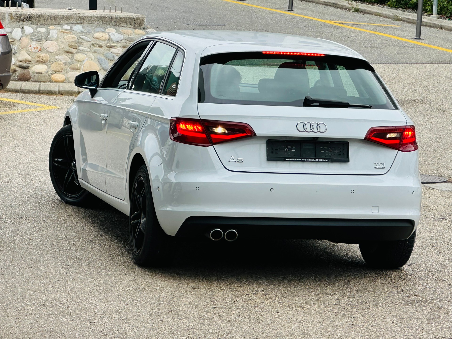 AUDI A3 Sportback 2.0 TDI Attraction quattro S-tronic-image-7