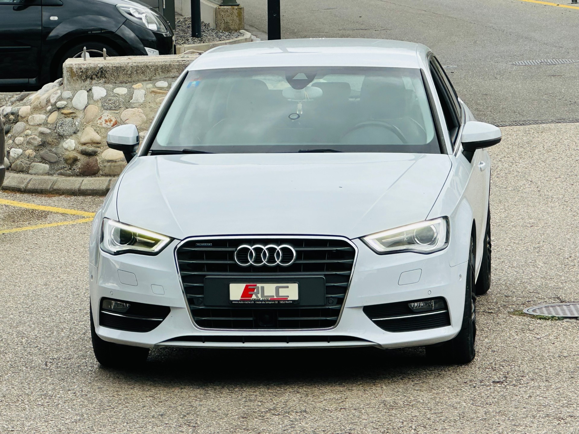 AUDI A3 Sportback 2.0 TDI Attraction quattro S-tronic-image-4