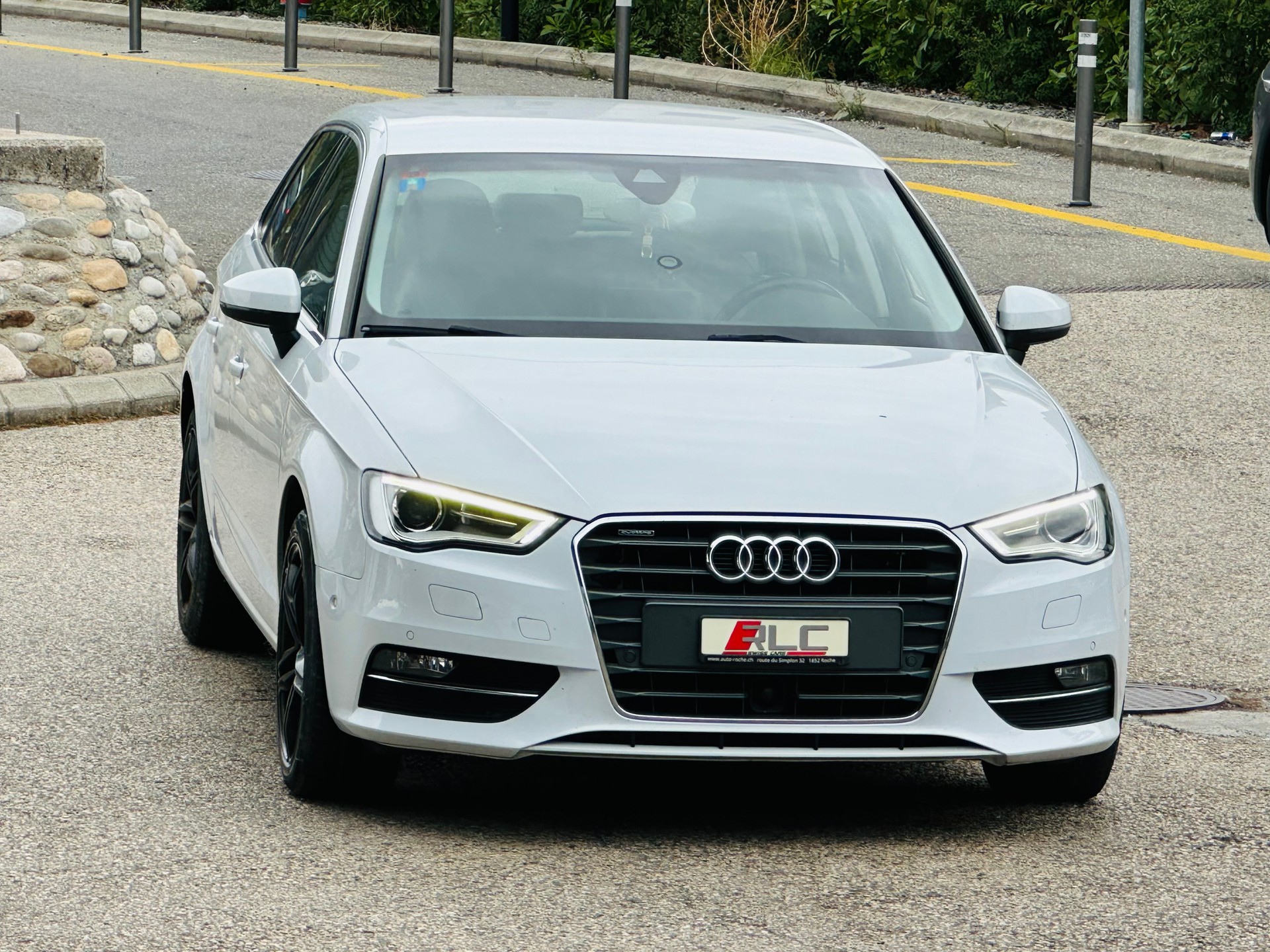 AUDI A3 Sportback 2.0 TDI Attraction quattro S-tronic-image-6